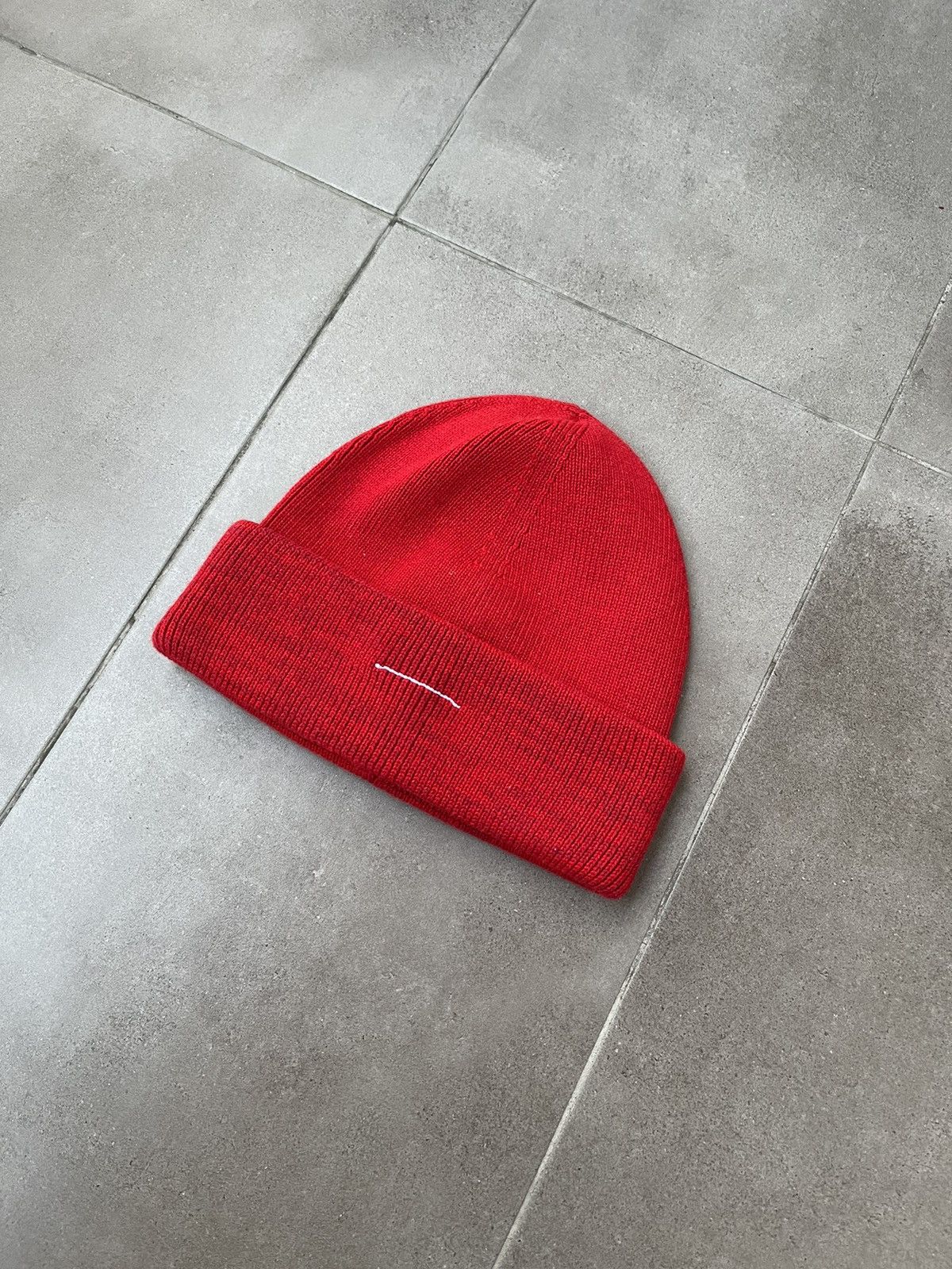 Maison Margiela !DS! AW22 Maison Margiela White Stitch Knitted Red Beanie Size ONE SIZE - 4 Thumbnail