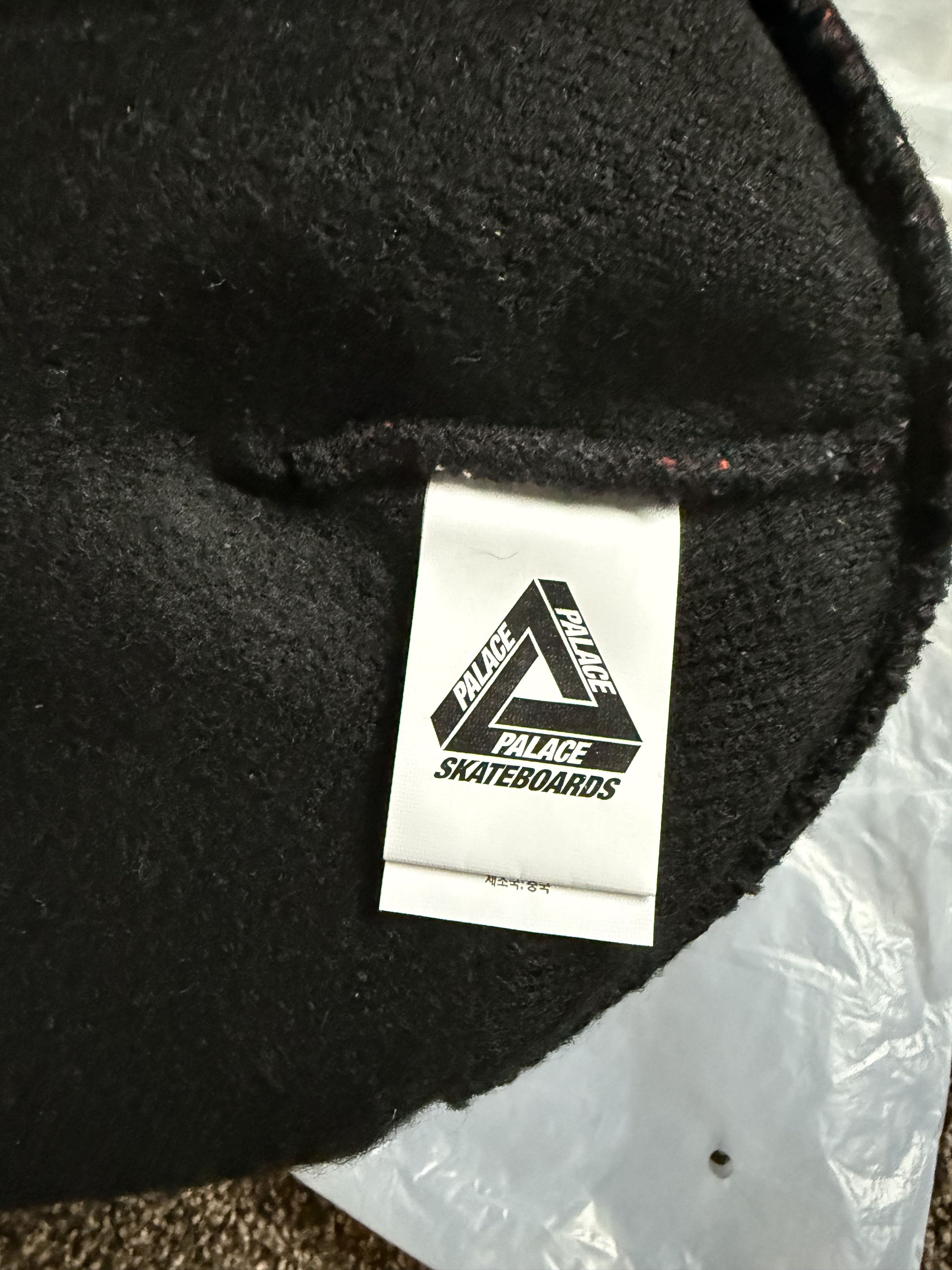 Palace Palace Olde English Furry "Nein" Cuff Beanie Size ONE SIZE - 3 Thumbnail