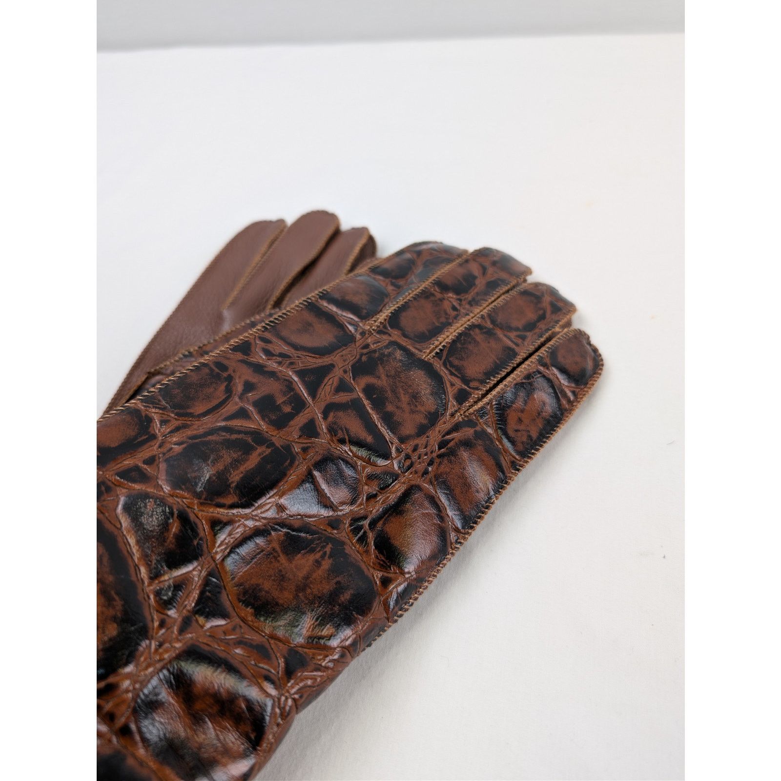 Bottega Veneta o1rshd1 Q:3 / Size: 8 / Embossed Croc Leather Gloves Barrel Size ONE SIZE - 7 Thumbnail