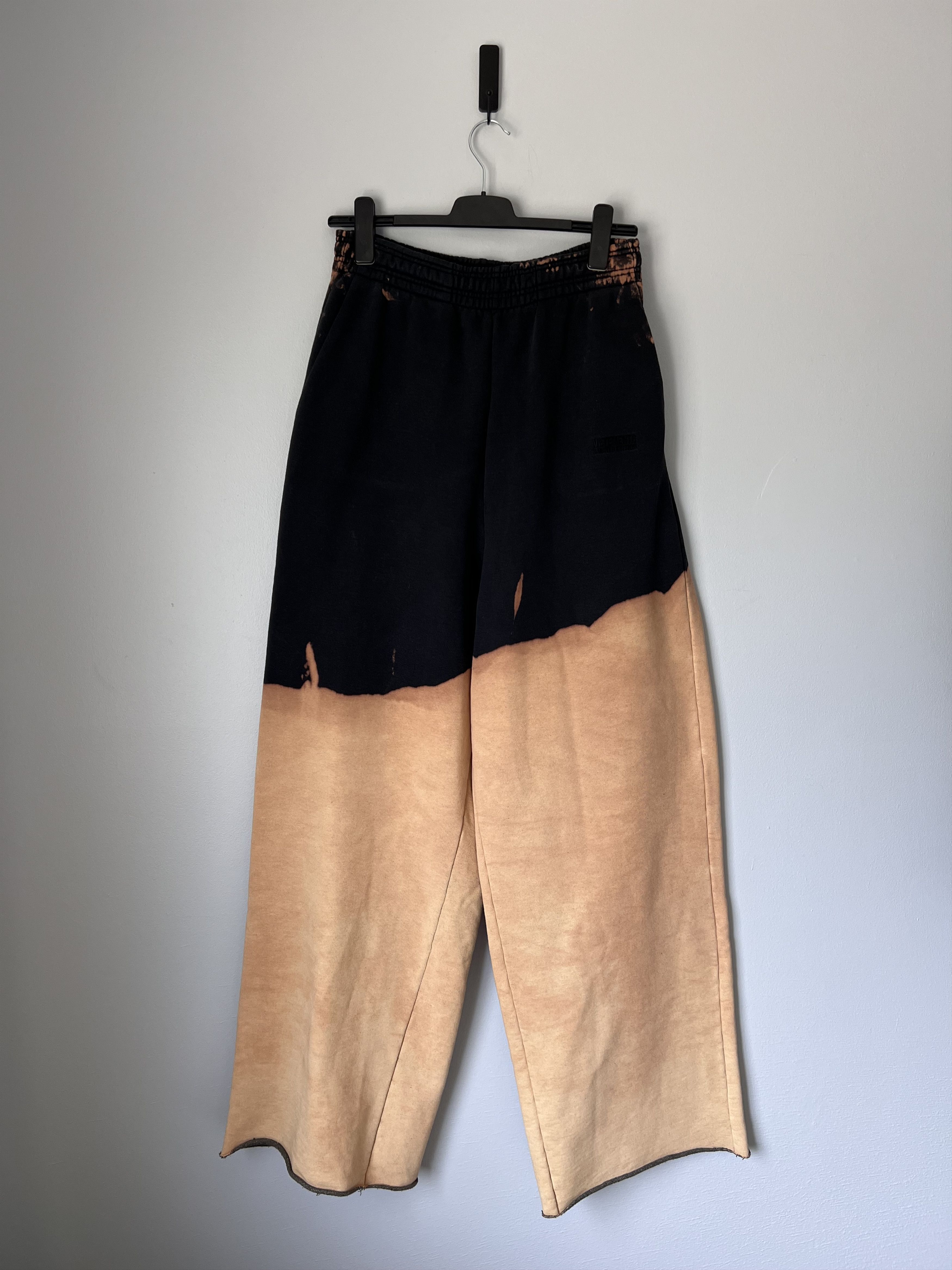VETEMENTS Baggy Bleached Sweatpants in Black