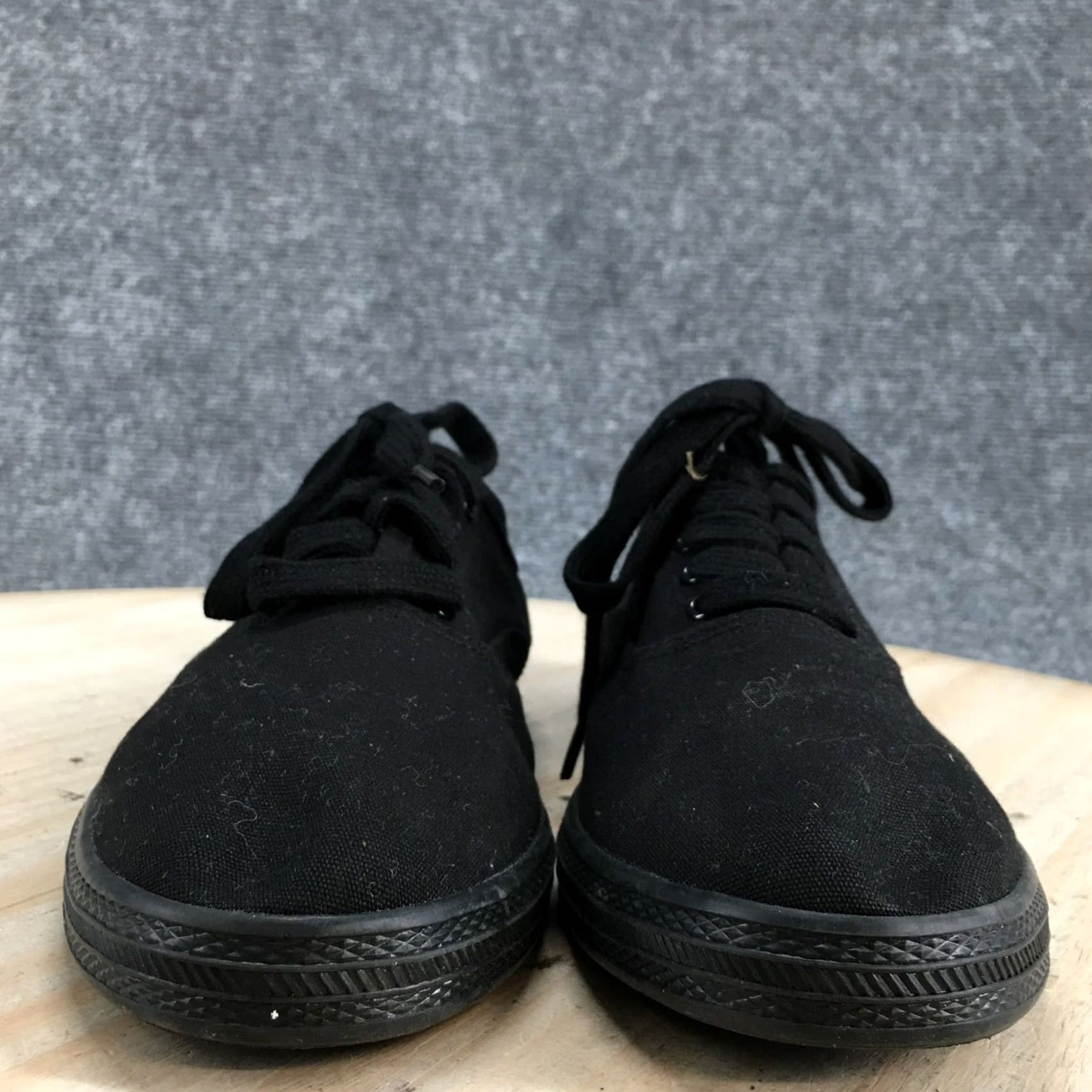 Vintage Universal Thread Shoes Womens 8 Casual Sneakers Black Canvas Low Top Lace Up Mens Womens Boys Girls Size M / US 6-8 / IT 42-44 - 4 Thumbnail