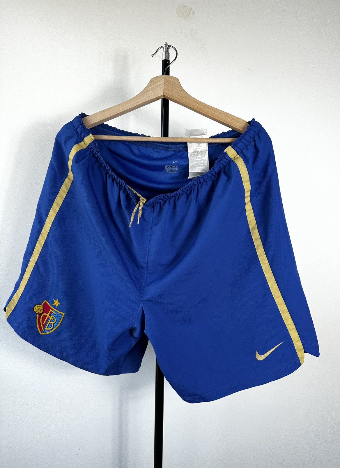 Nike Nike FC Basel 2005-07 Away Football Shorts Blue Gold Size US 34 / EU 50 - 1 Thumbnail