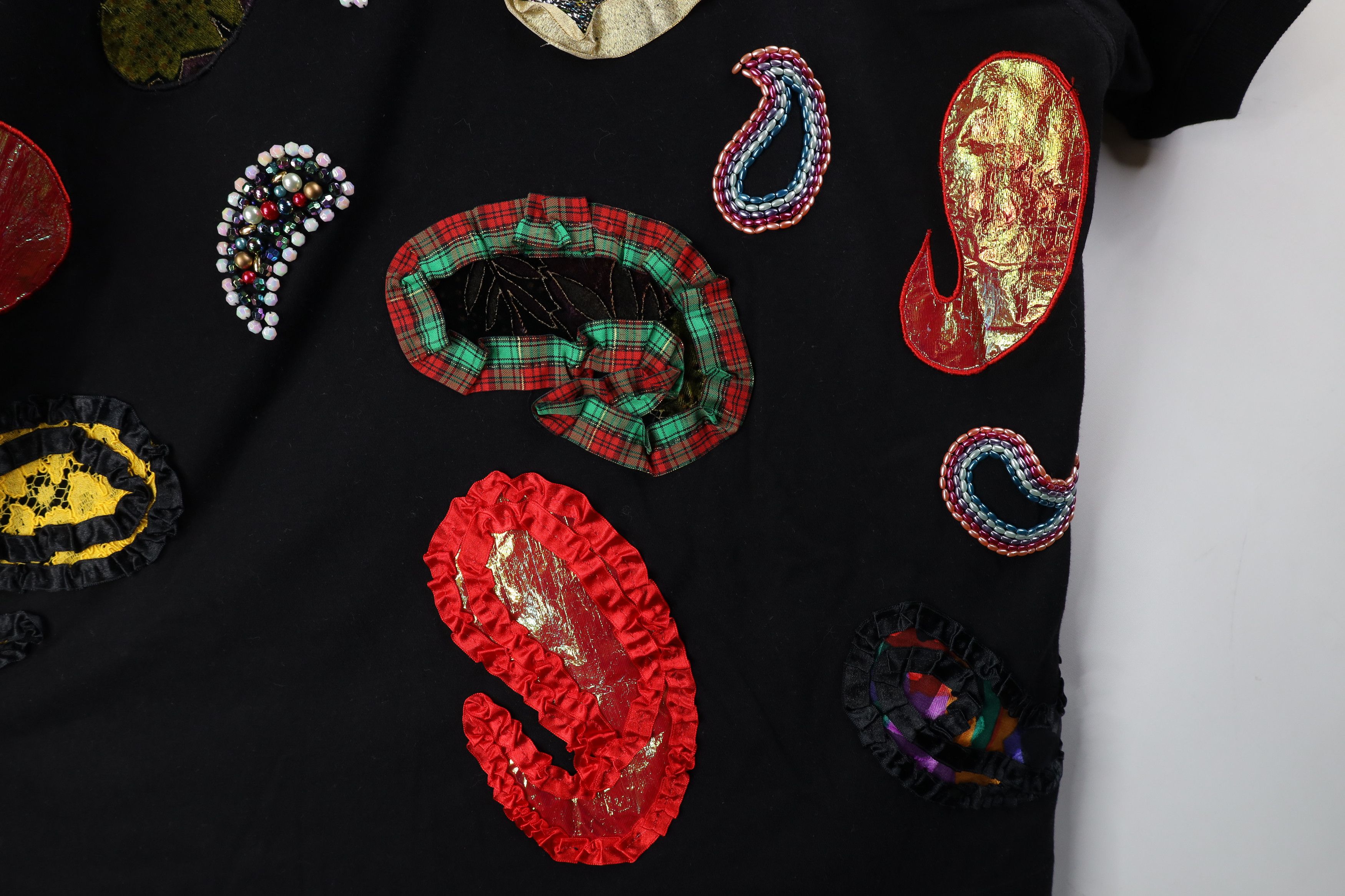 Vintage Vintage 90s Streetwear Patchwork Beaded Short Sleeve T-Shirt Size XL / US 12-14 / IT 48-50 - 9 Thumbnail