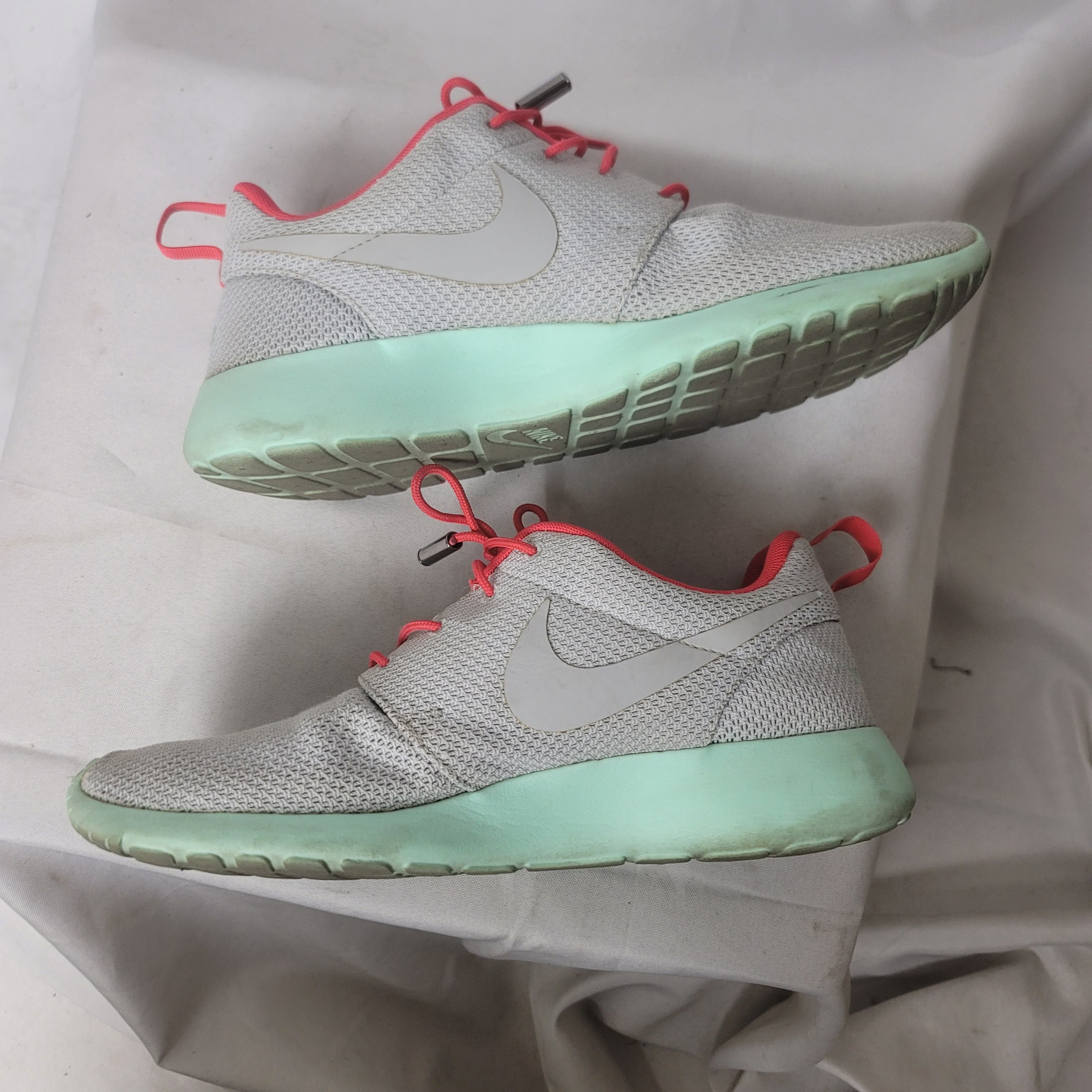 Nike Nike Roshe "Pure Platinum" Size US 9 / EU 42 - 3 Thumbnail
