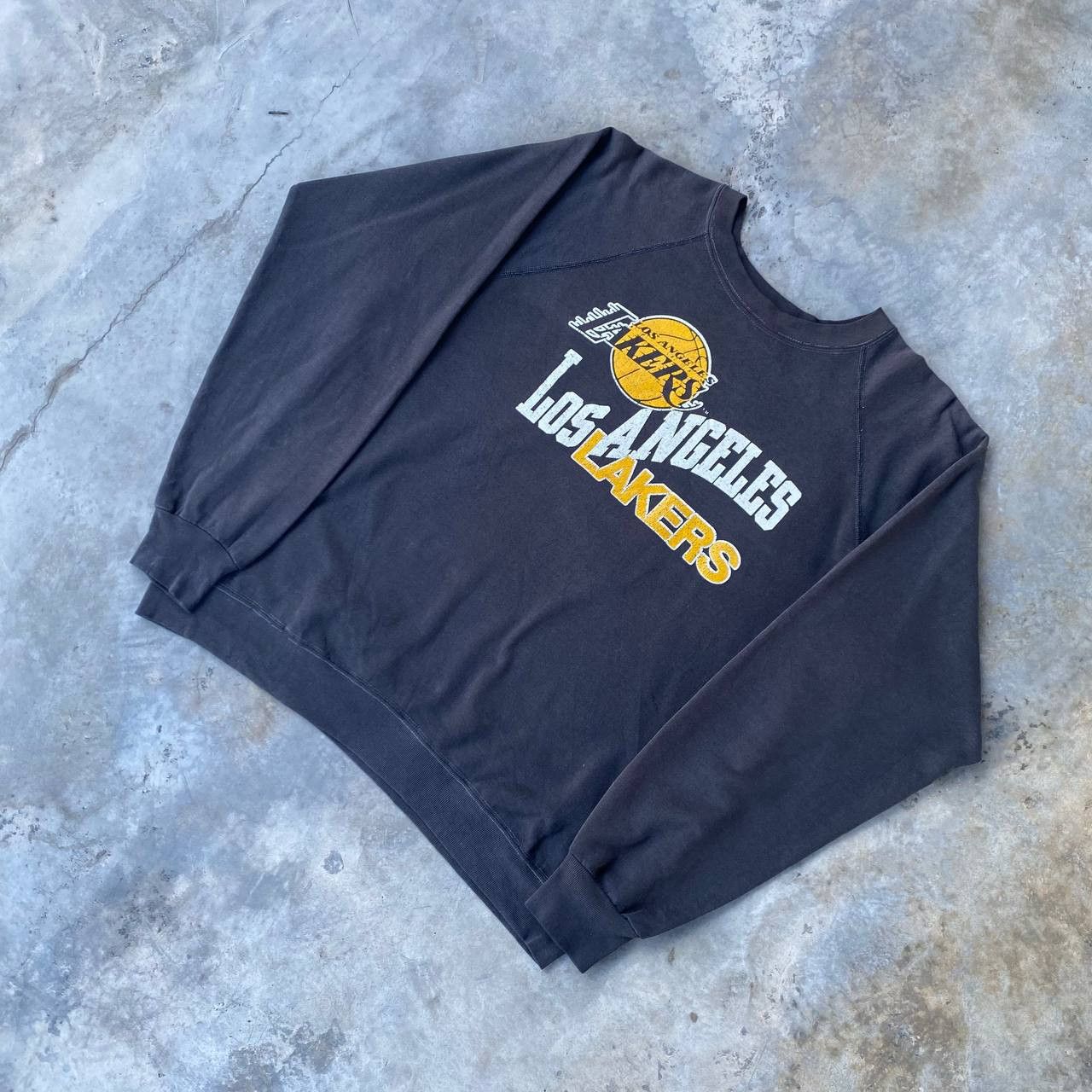 Vintage RARE VINTAGE 70S LAKERS LOS ANGELES FADED BLACK SWEATSHIRT Size US L / EU 52-54 / 3 - 3 Thumbnail