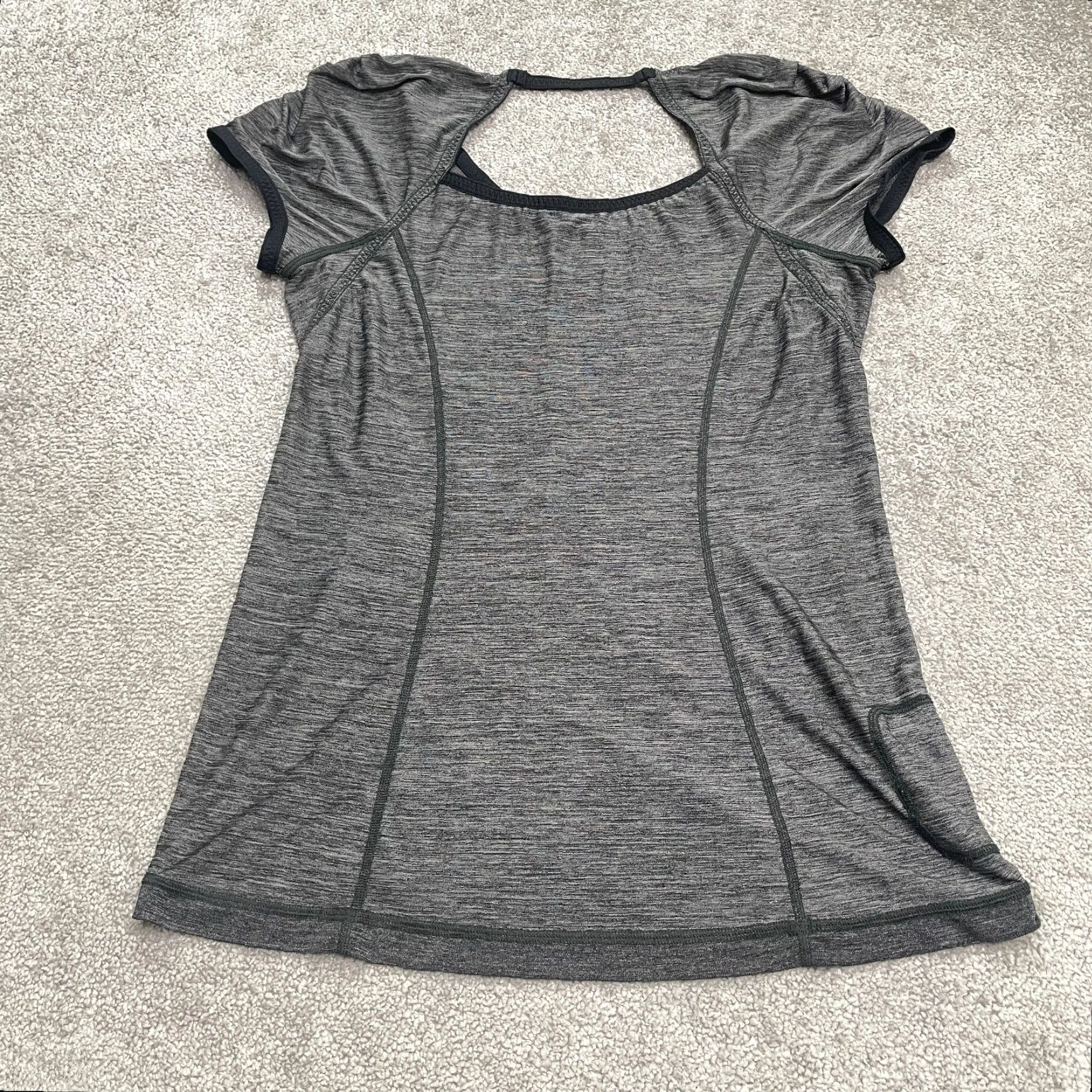 Lululemon Lululemon Women's Active Top T-Shirt Short Sleeve V-Neck Breathable Lightweight Gym Fitness Athleisure Size 10 Gray Size L / US 10 / IT 46 - 2 Thumbnail