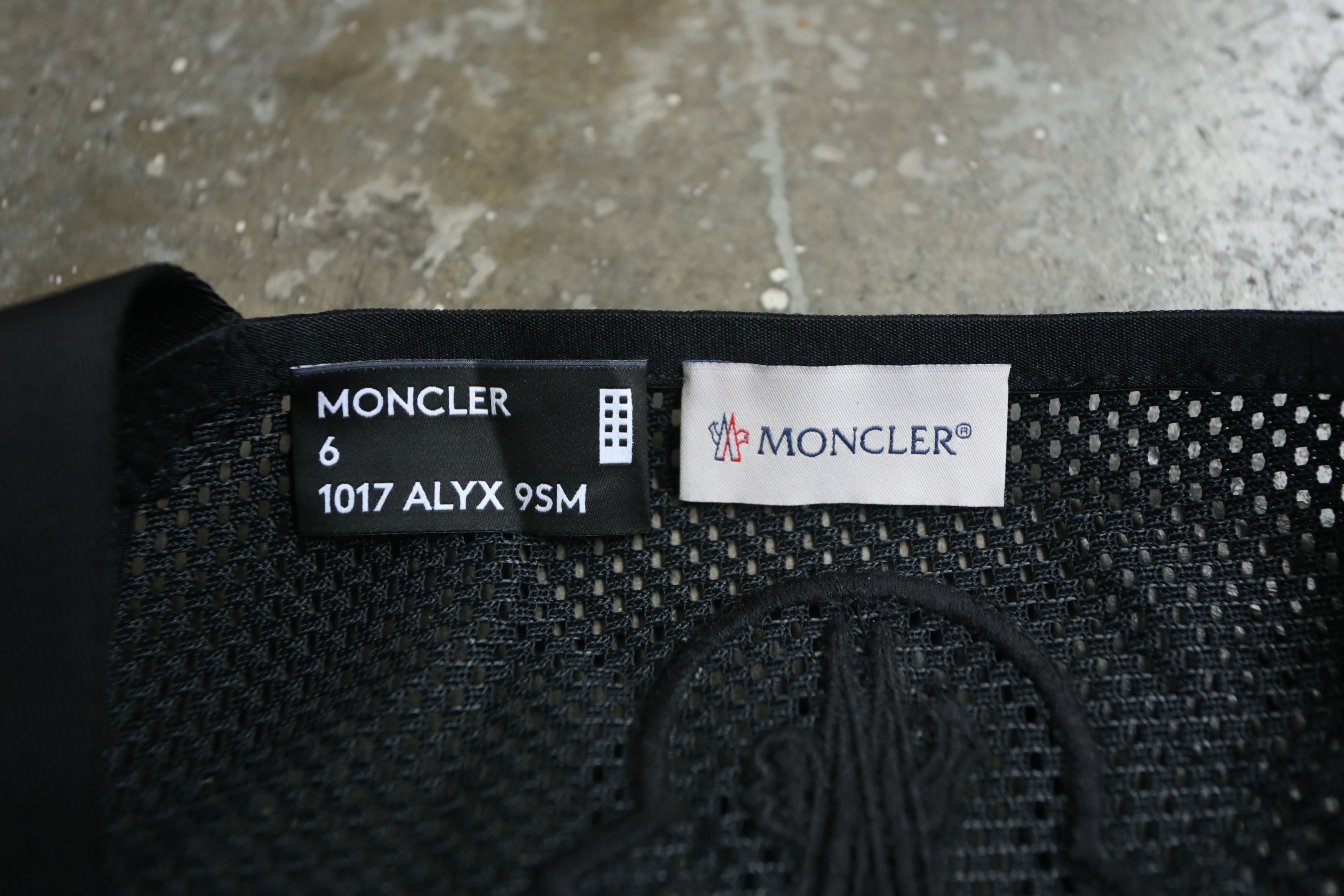 1017 ALYX 9SM × Moncler Moncler Genius 6 - 1017 Alyx 9SM - F/W 20 - Hand Warmer Vest Size US L / EU 52-54 / 3 - 7 Thumbnail