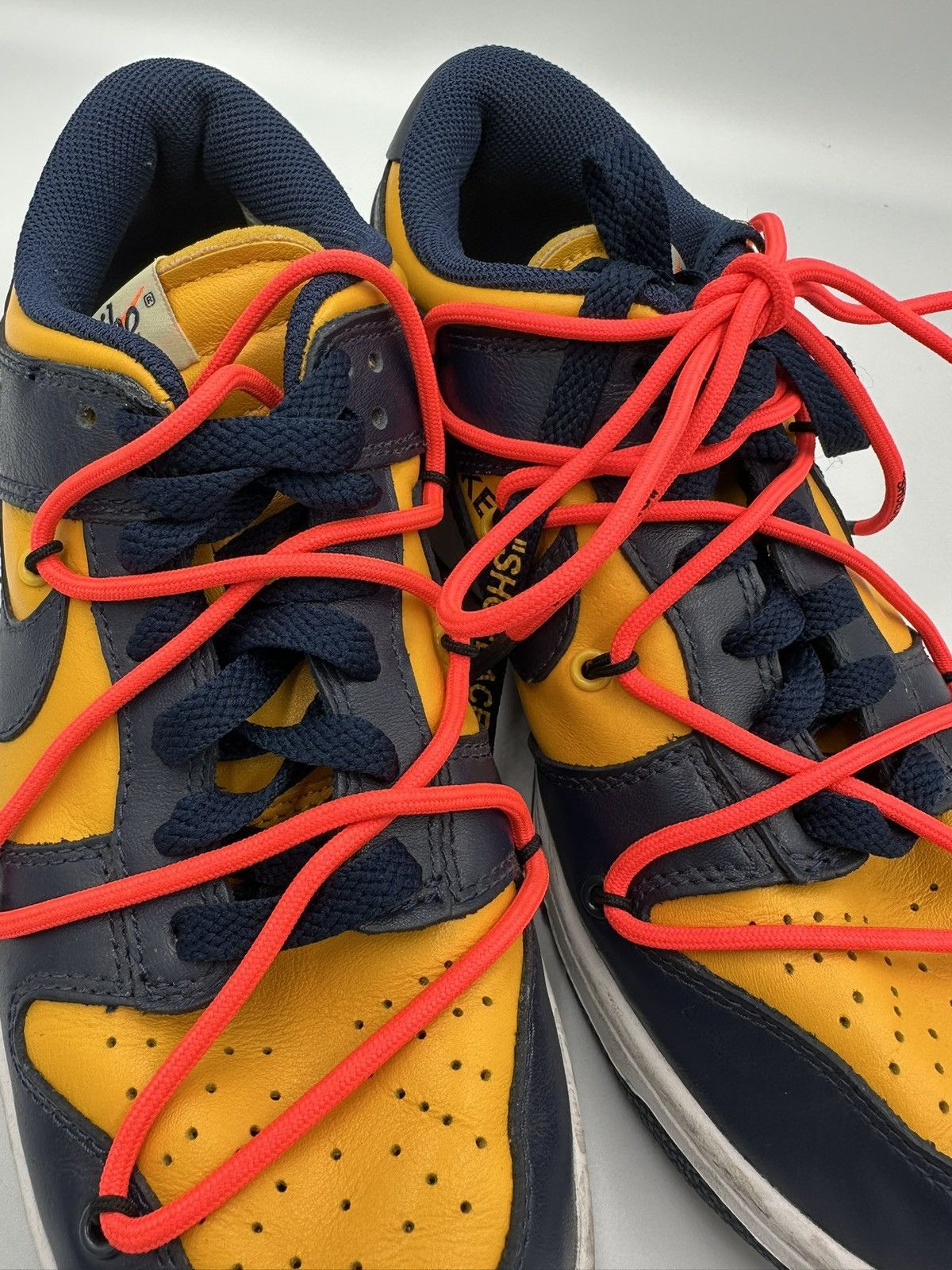 Nike × Off-White Nike Dunk Low Off White University Gold Size US 6 / EU 39 - 7 Thumbnail