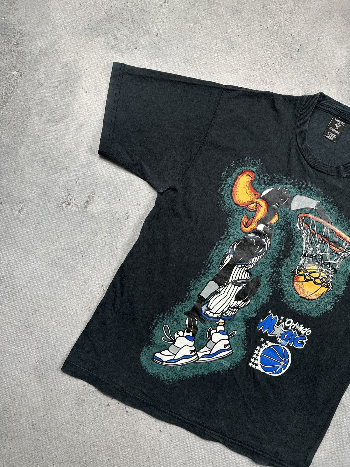 Warner Bros Vintage 90s Looney Tunes Orlando Magic Graphic Tee Rare USA Size US L / EU 52-54 / 3 - 3 Thumbnail