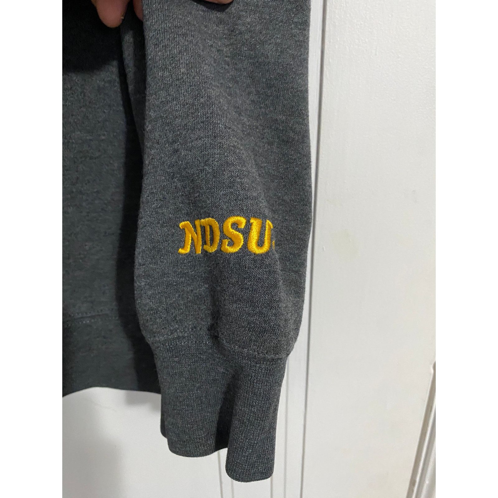 NCAA NDSU Bison Stitched Crewneck Sweatshirt Size Medium Size US M / EU 48-50 / 2 - 3 Thumbnail