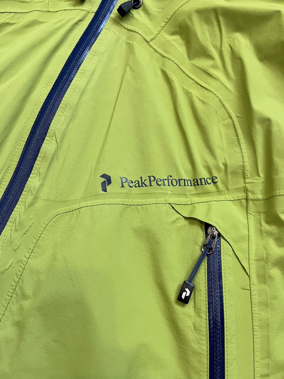 Peak Performance Peak Performance raincoat jacket outdoor minimalistic Size US L / EU 52-54 / 3 - 6 Thumbnail