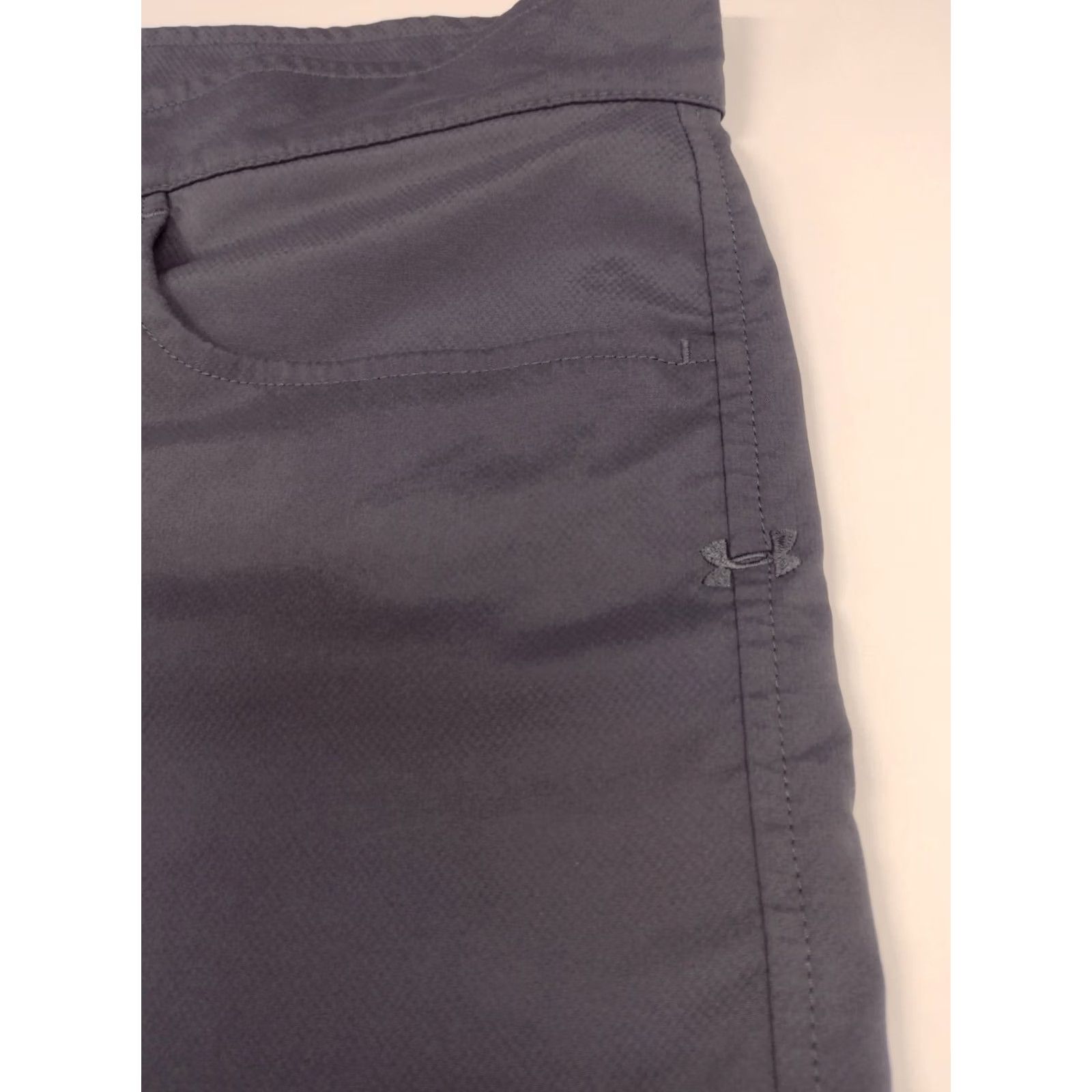 Under Armour Under Armour Men's Loose HeatGear Shorts Golf Grey 38 x 10 #2269 Size US 38 / EU 54 - 6 Thumbnail