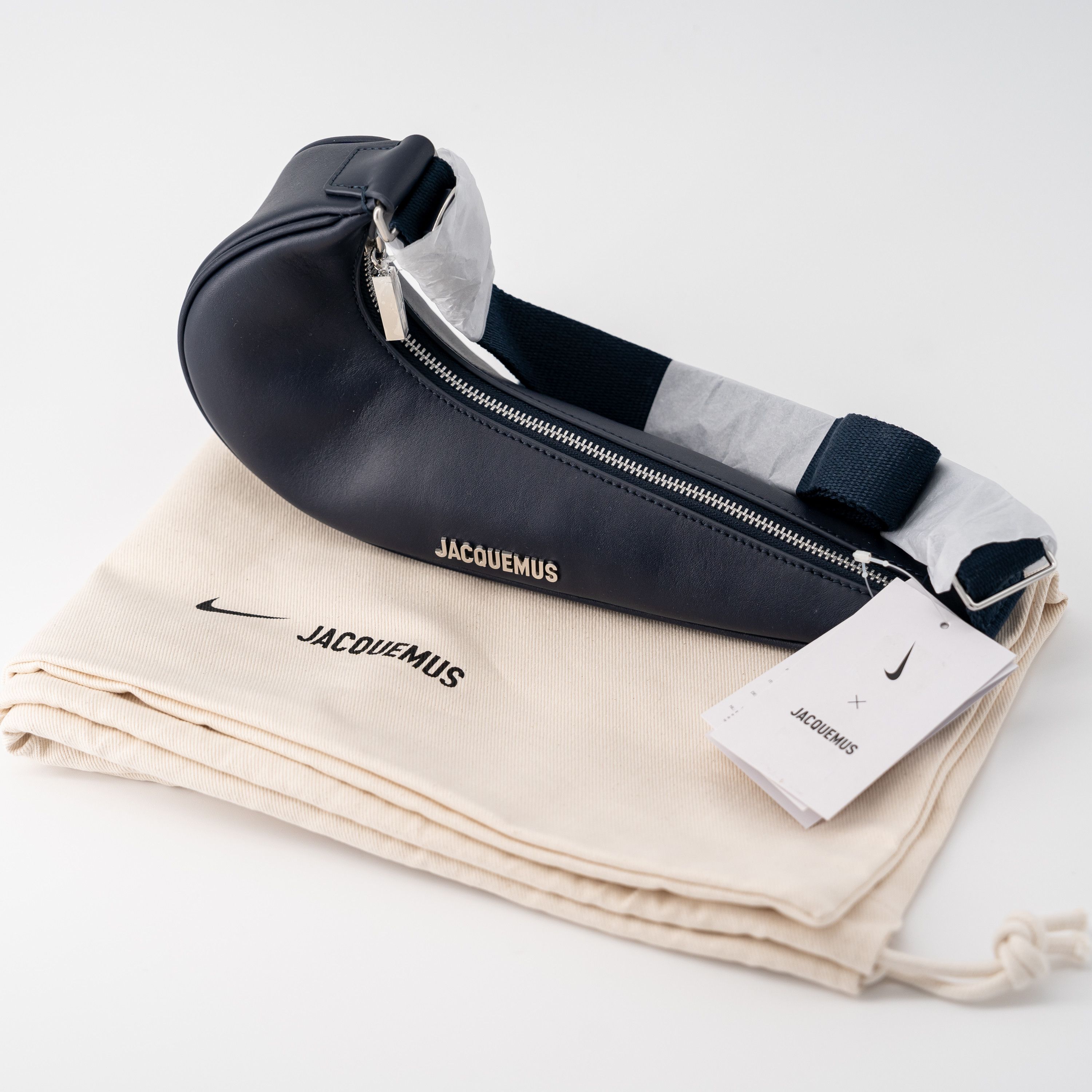 Jacquemus × Nike Jacquemus Nike Le Sac Swoosh Shoulder Bag Navy Leather Size ONE SIZE - 6 Thumbnail
