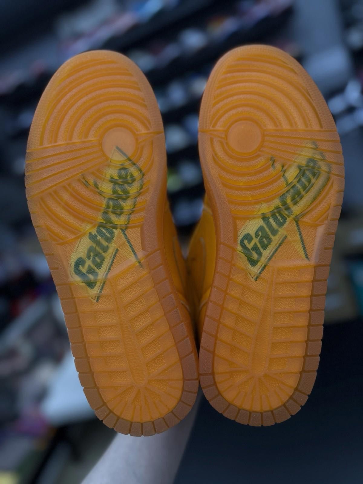 Jordan Brand Size 10 - Air Jordan 1 Retro OG G8RD High Orange Peel Size US 10 / EU 43 - 8 Thumbnail