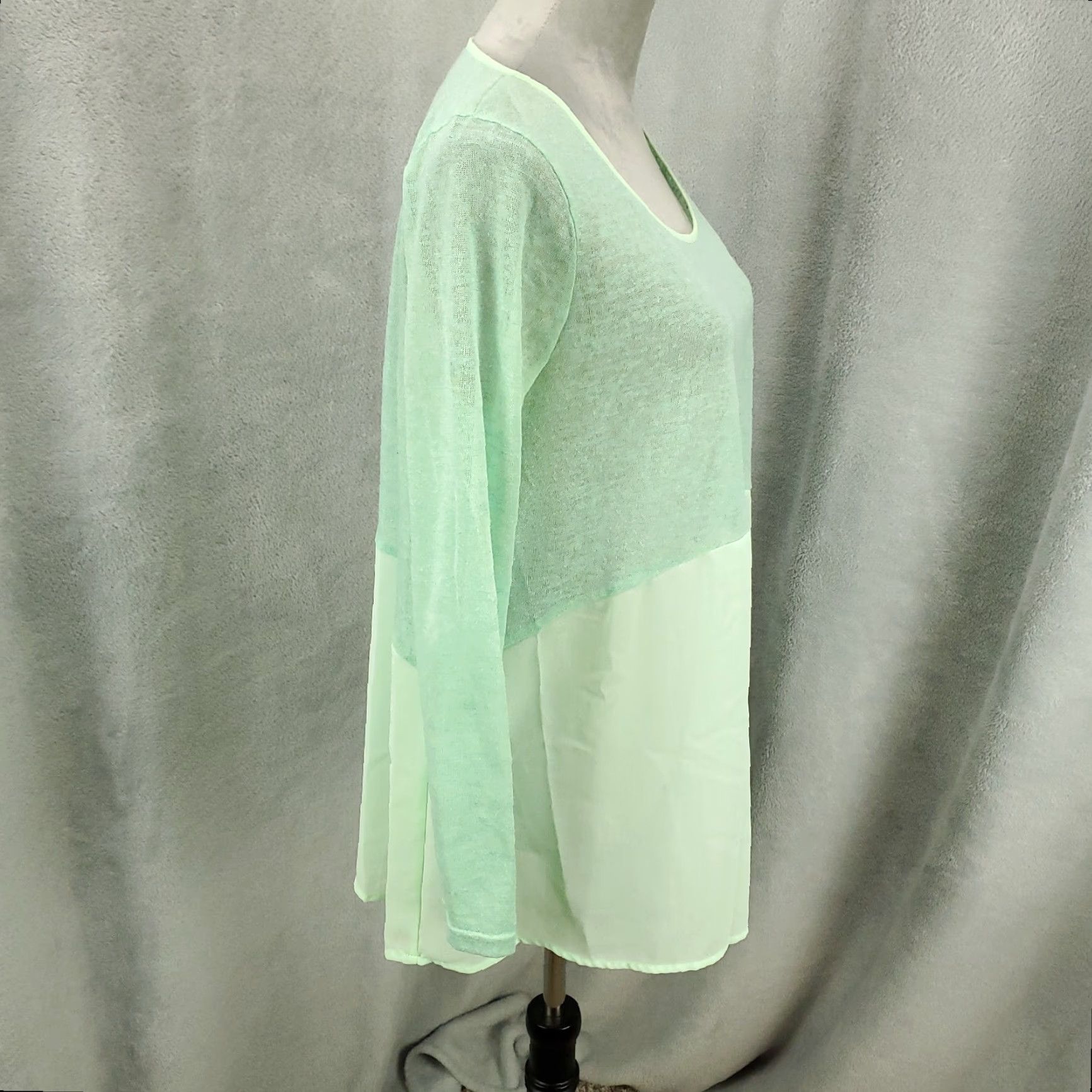Vintage Womens Medium Top Tunic Blouse Umgee Green Long Sleeve Scoop Neck Pullover Lightweight Sheer Casual Bohemian Classic Size M / US 6-8 / IT 42-44 - 2 Thumbnail