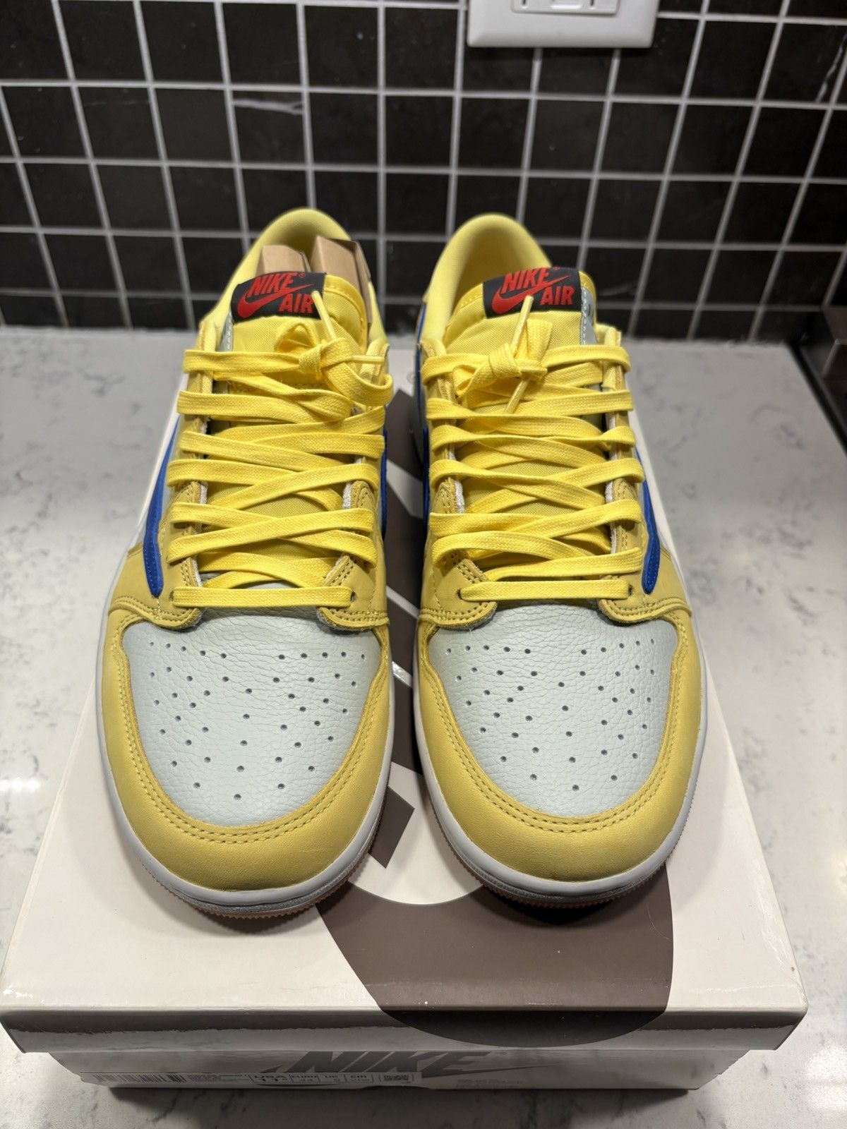 Nike × Travis Scott Jordan x Travis Scott 1s Canary Size US 11.5 / IT 41.5 - 3 Thumbnail