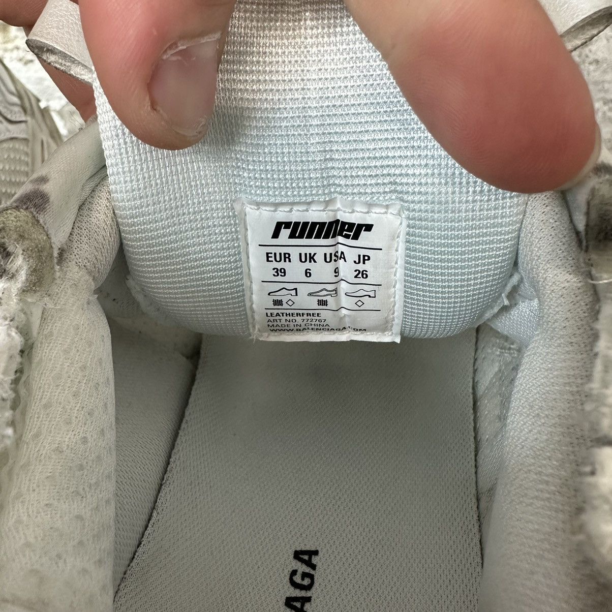 Balenciaga Balenciaga Runner Triple White Sneaker Size 6.5 Size US 6.5 / EU 39-40 - 7 Thumbnail