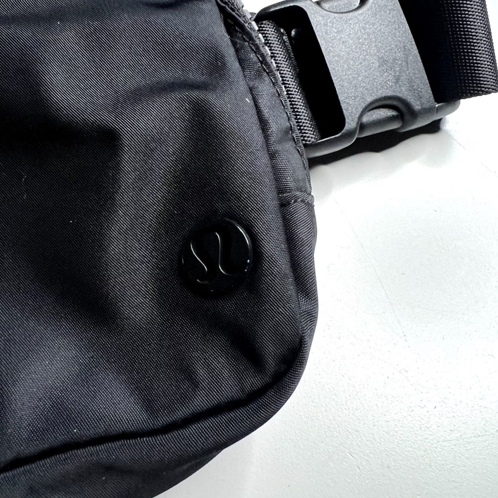 Lululemon Lululemon Everywhere Belt Bag – Black Crossbody Unisex Small Zip Adjustable Strap Bag Accessories Pouch Size ONE SIZE - 8 Thumbnail