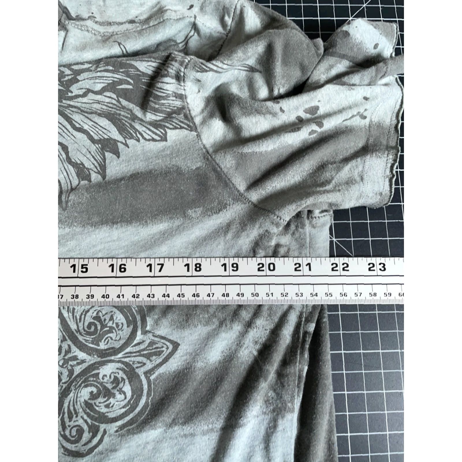 Affliction VINTAGE Helix T-Shirt Gray XL Men’s Slim Graphic Print Tribal Wings V-Neck Crew Neck Short Sleeve 2000s MMA Rock Grunge Style Size US XL / EU 56 / 4 - 5 Thumbnail
