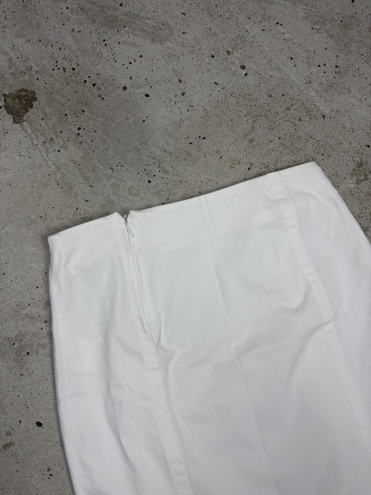 Gucci Gucci 2005 White Mini Skirt Belted Gold Logo Emblished Size 28" / US 6 / IT 42 - 13 Thumbnail