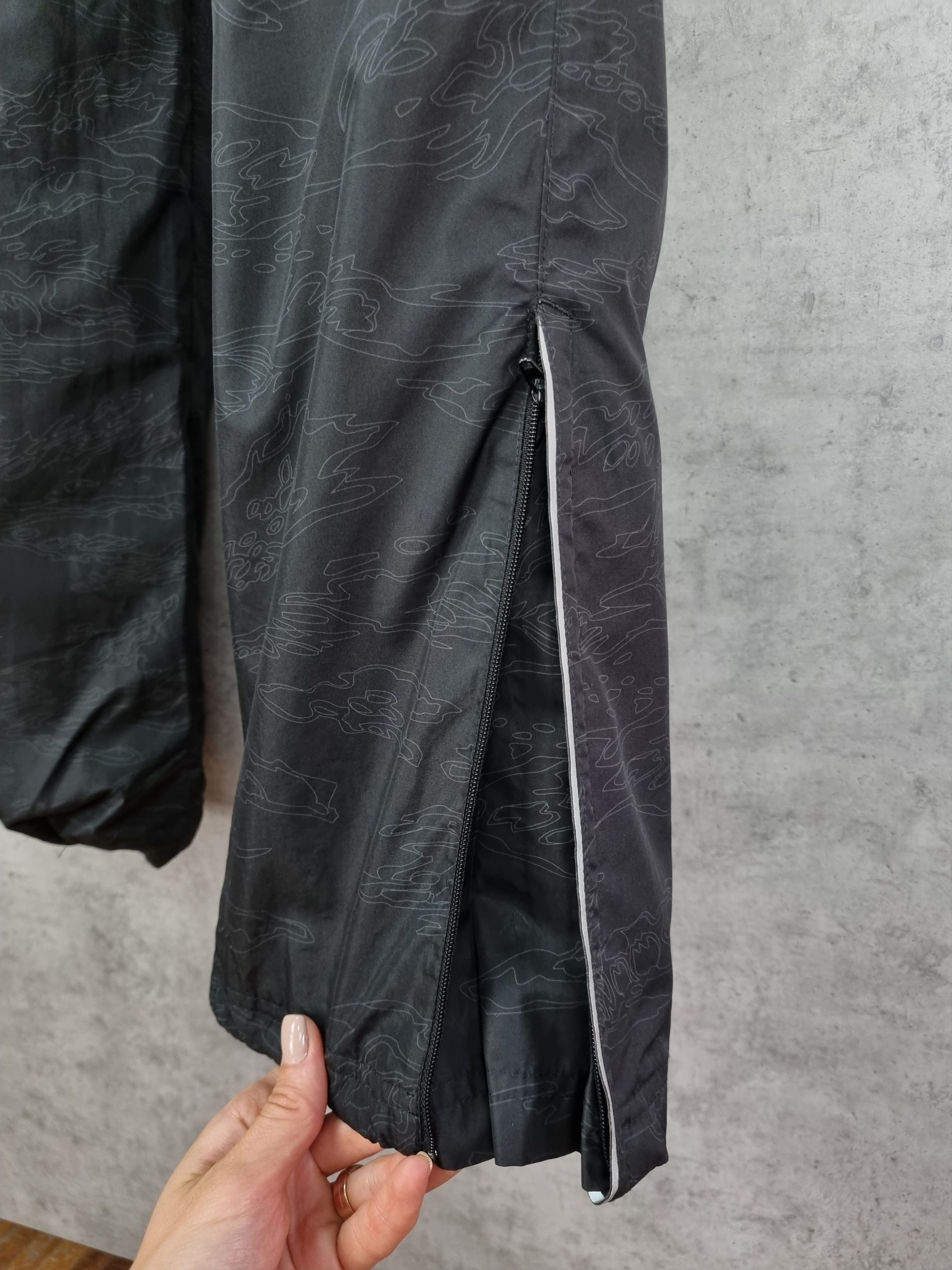 Nike × Vintage 90s Nike Abstract Lines Design Nylon Sport Pant Size US 31 - 12 Thumbnail
