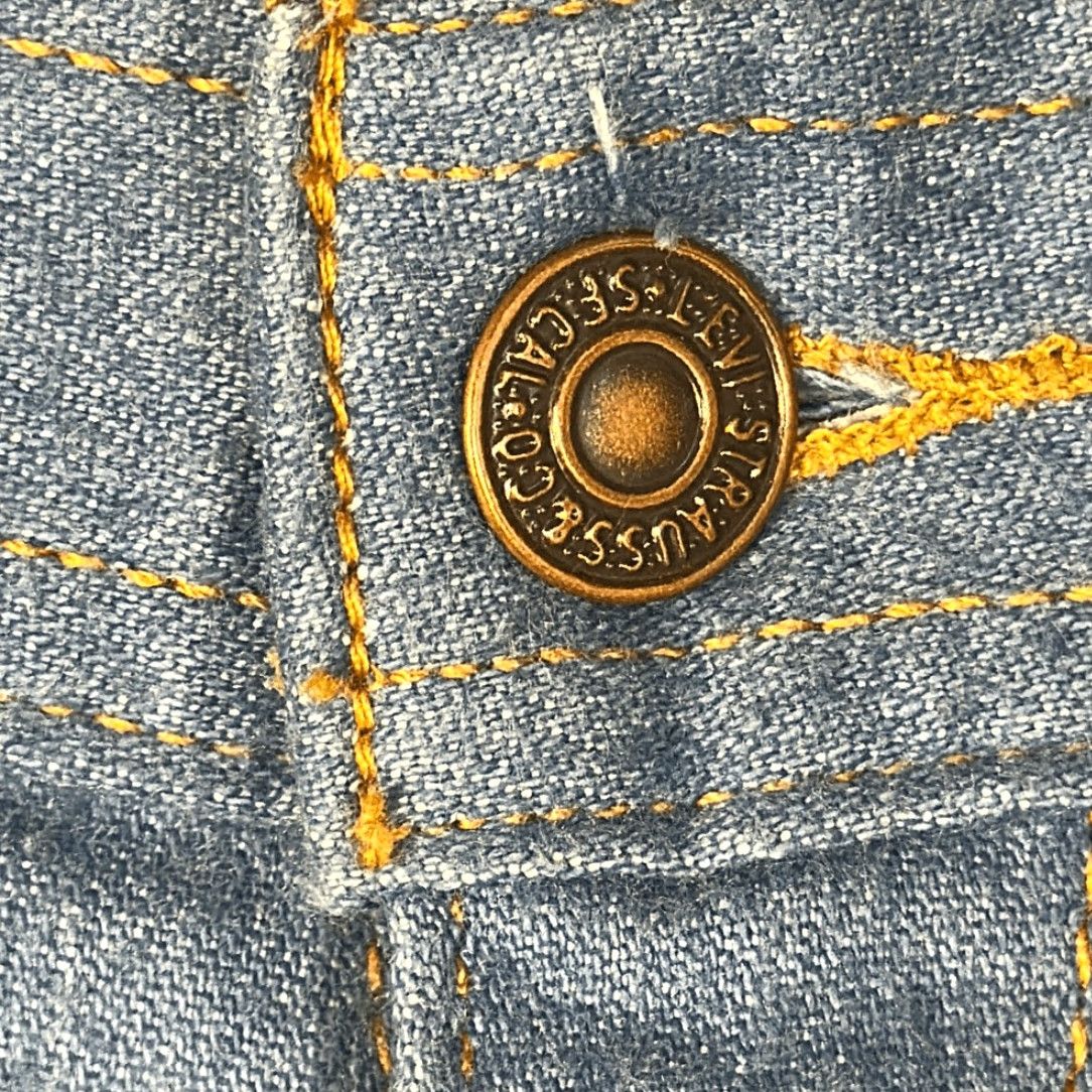 Levi's VINTAGE Levi's Jeans Bootcut Mens 36 32 Light Wash Blue Denim 90s Brown Tab Size US 36 / EU 52 - 3 Thumbnail