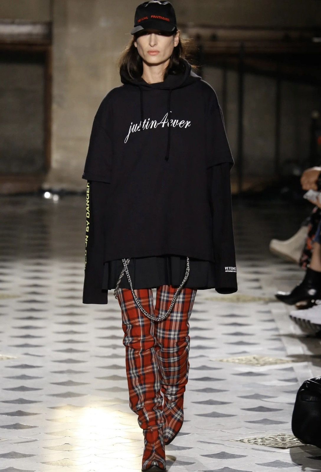 Vetements Vetements AW16 Runway Justin4Ever Hoodie Dress Sz.XS Size XS / US 0-2 / IT 36-38 - 9 Thumbnail