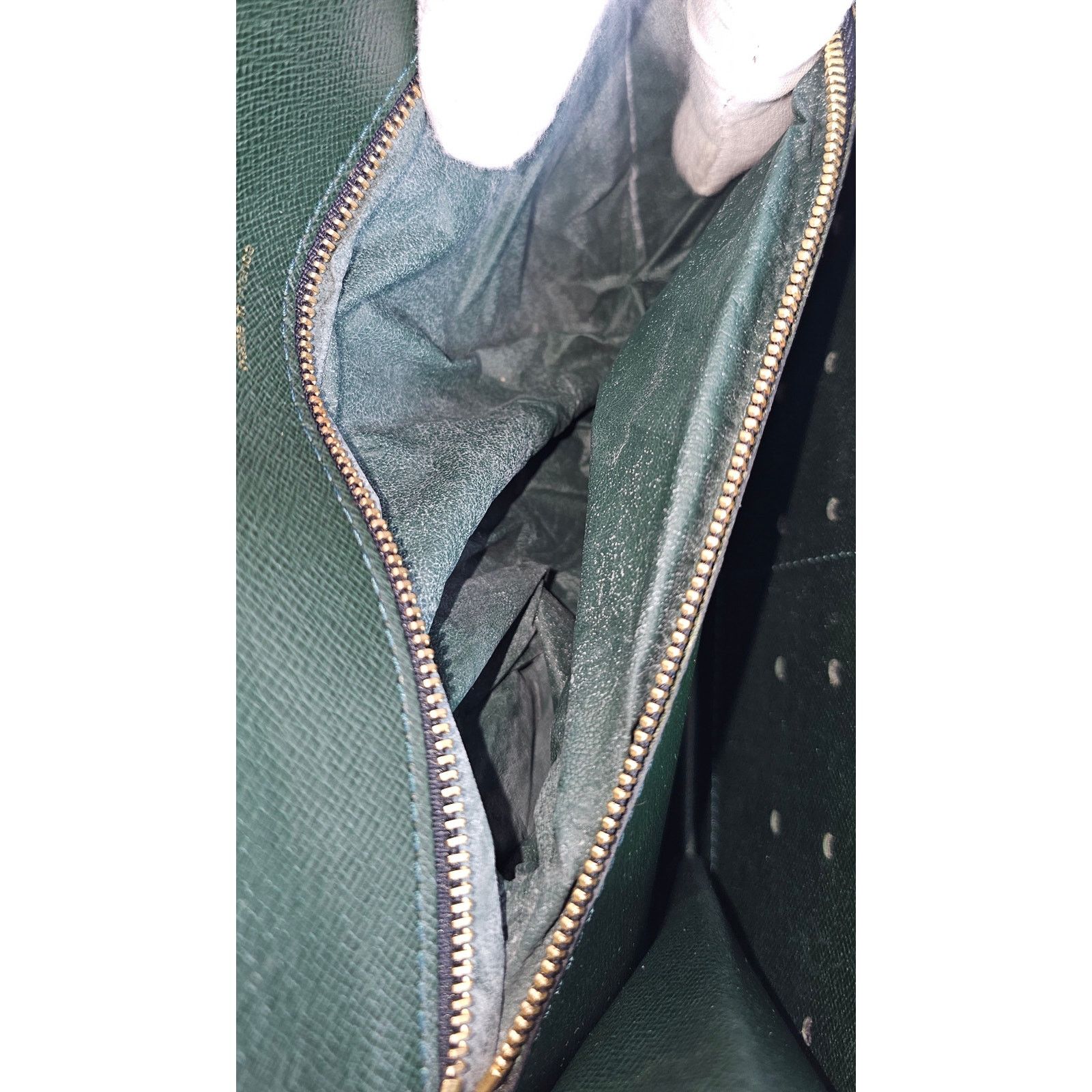 Louis Vuitton LOUIS VUITTON Pochette Clutch Bag Green Taiga Leather Size ONE SIZE - 16 Thumbnail