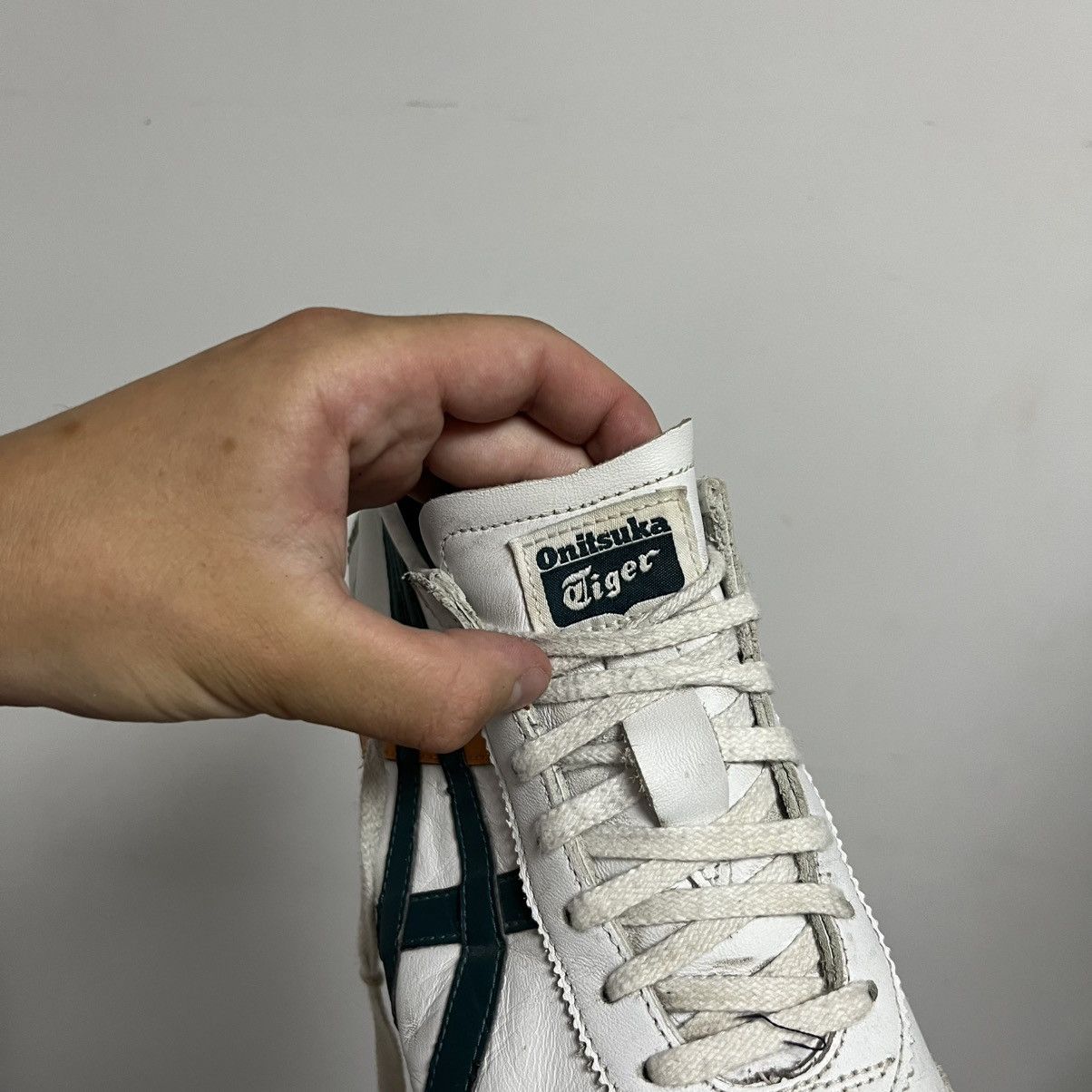 Asics Vintage Asics Tiger Onitsuka Low Top Sneakers Japanese 90s Size US 10 / EU 43 - 8 Thumbnail