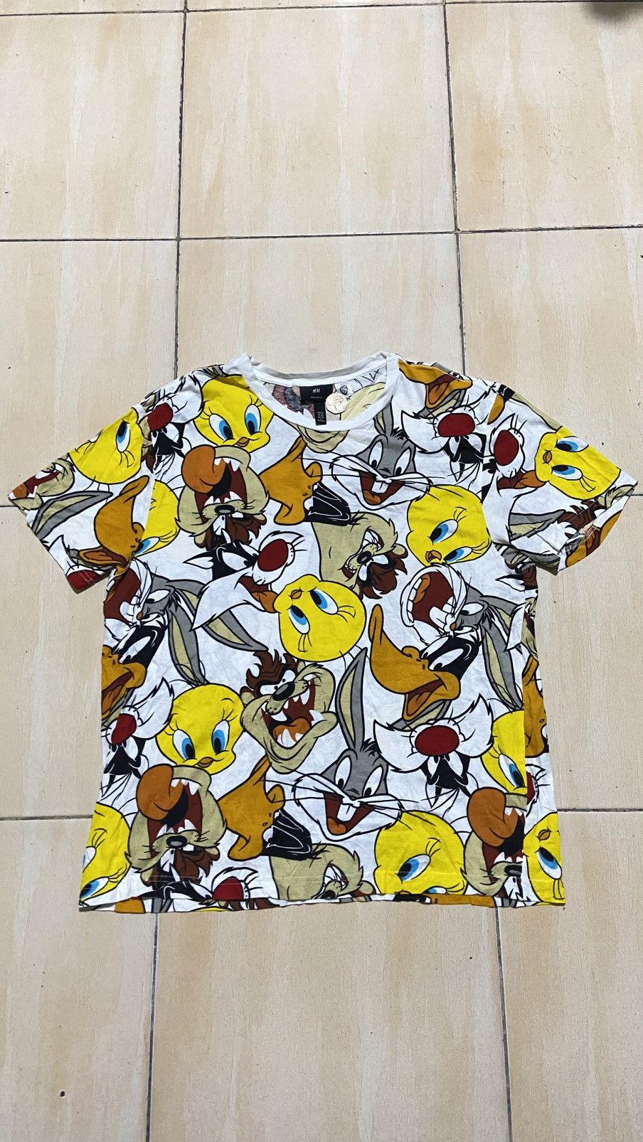H&M RARE😭 AOP Tazmania, Tweety, Bugs Bunny All Over Print Tee Size US XL / EU 56 / 4 - 2 Thumbnail
