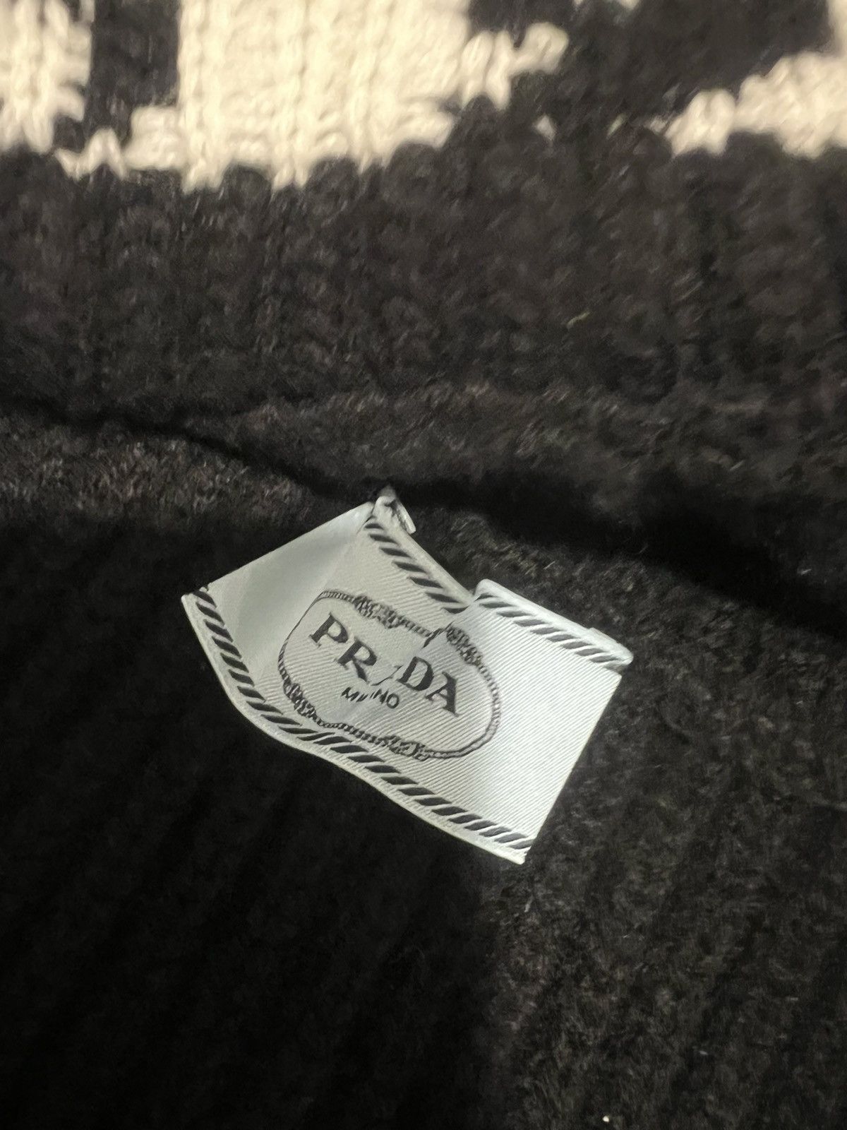 Prada Prada cashmere hat/scarf balaclava. $2190 Size ONE SIZE - 9 Thumbnail