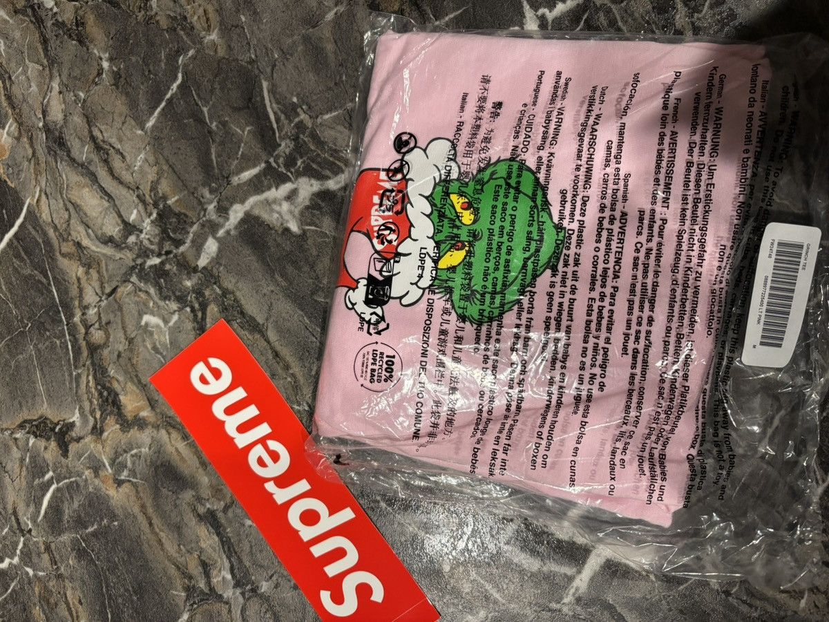 Supreme Supreme Grinch Tee Size US M / EU 48-50 / 2 - 2 Thumbnail