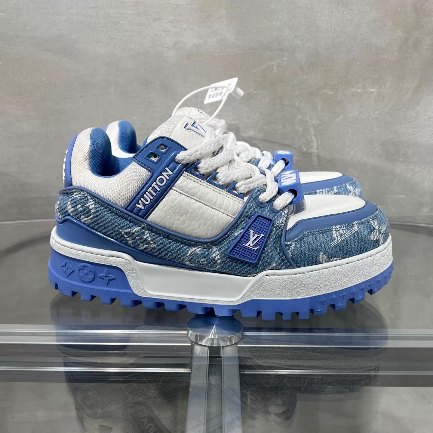Louis Vuitton LV Trainer White Blue Denim UK2.5/EUR36.5 Size US 6 / IT 36 - 4 Thumbnail