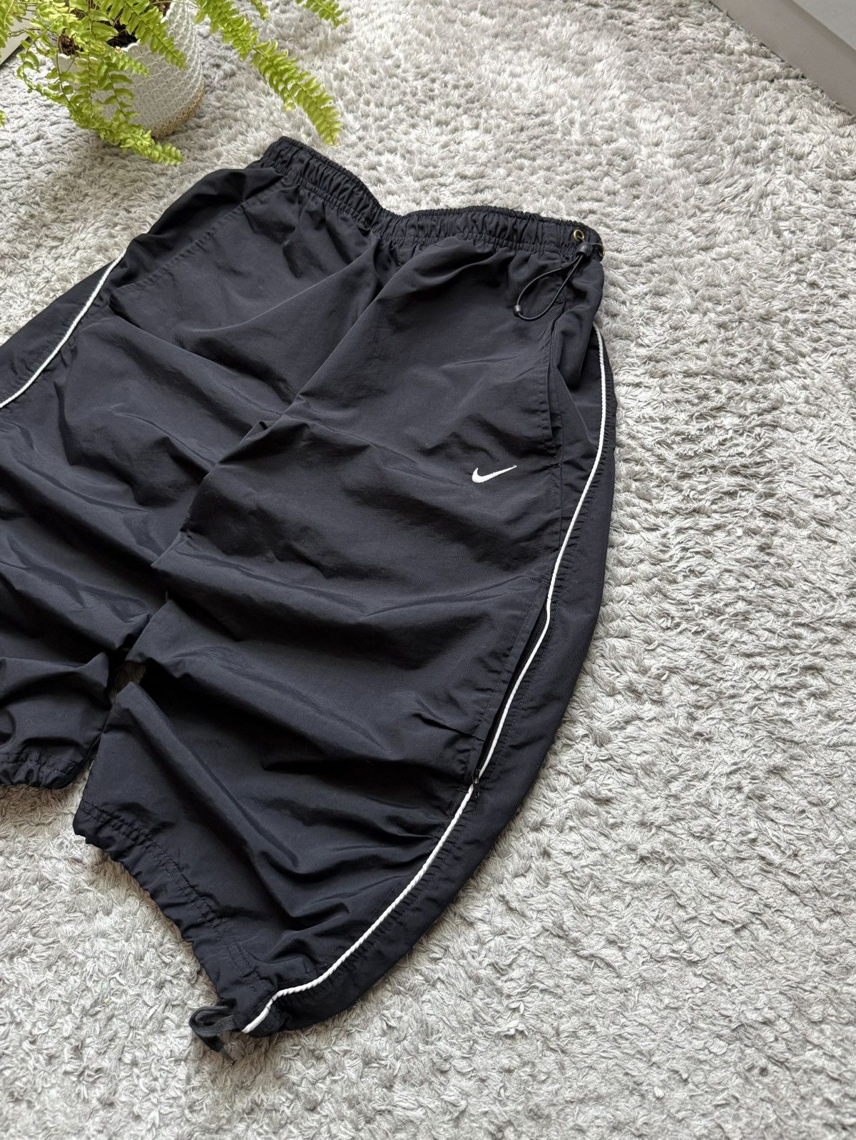 Nike 00s Nike Shorts Vintage Nylon Rare Retro Swoosh Shox Drill Size US 34 / EU 50 - 4 Thumbnail