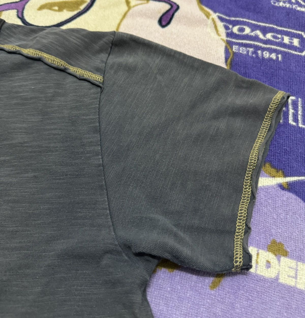 Levi's Vintage Clothing Vintage LEVIS Tee Size US L / EU 52-54 / 3 - 6 Thumbnail