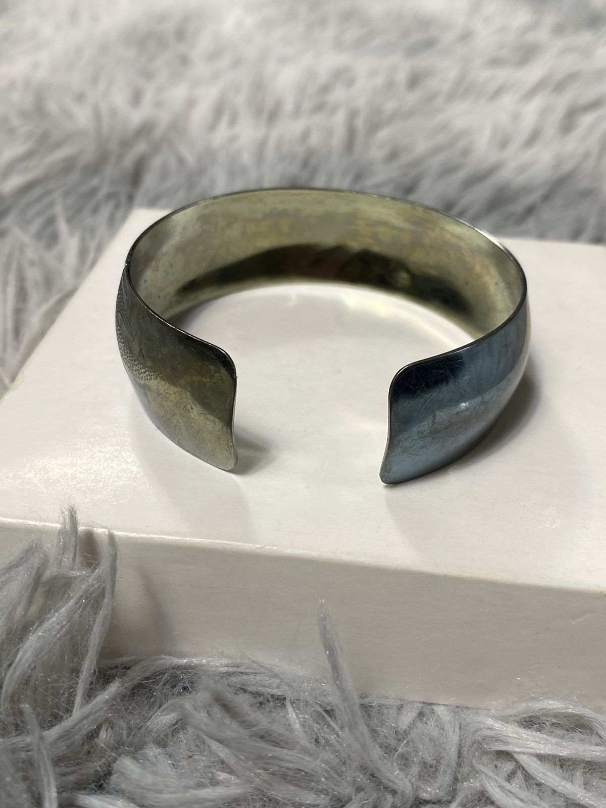 Jewelry Vintage Engraved Metal Cuff Bracelet – Japanese Brand Size ONE SIZE - 6 Thumbnail
