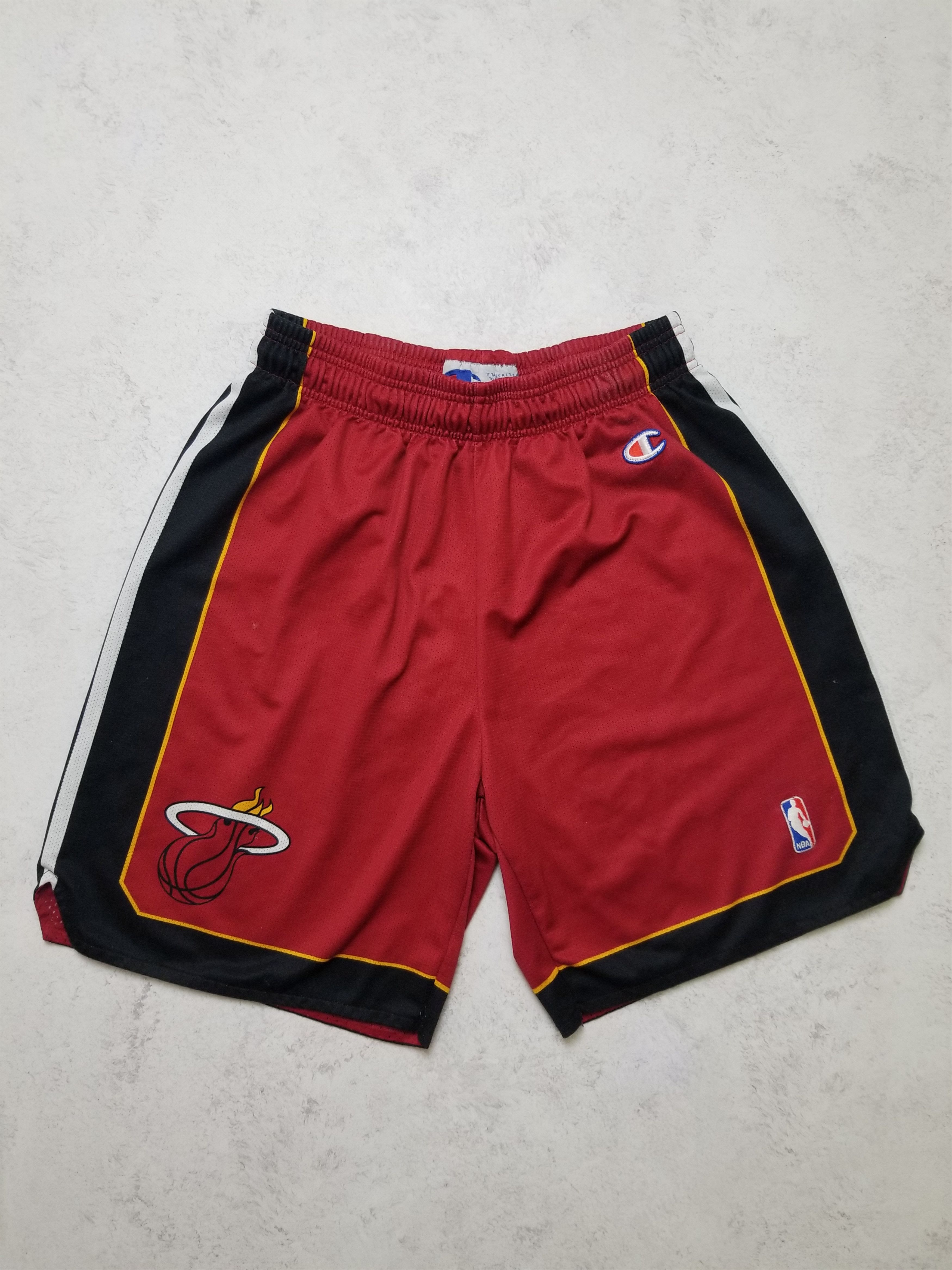 Champion Vintage Champion Miami Heat NBA Basketball Shorts Size M Size US 32 / EU 48 - 1 Thumbnail