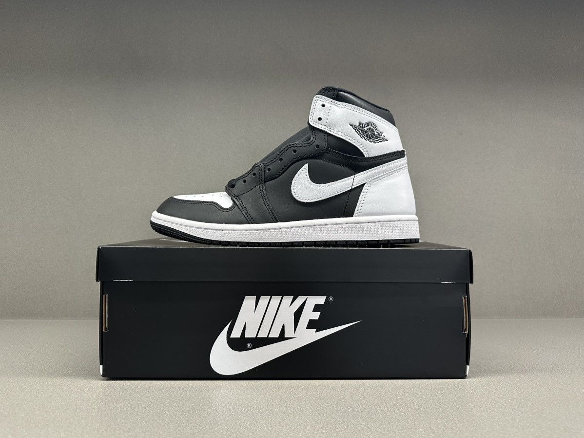 Jordan Brand Jordan 1 Retro High OG Black White Size US 11 / EU 44 - 2 Thumbnail