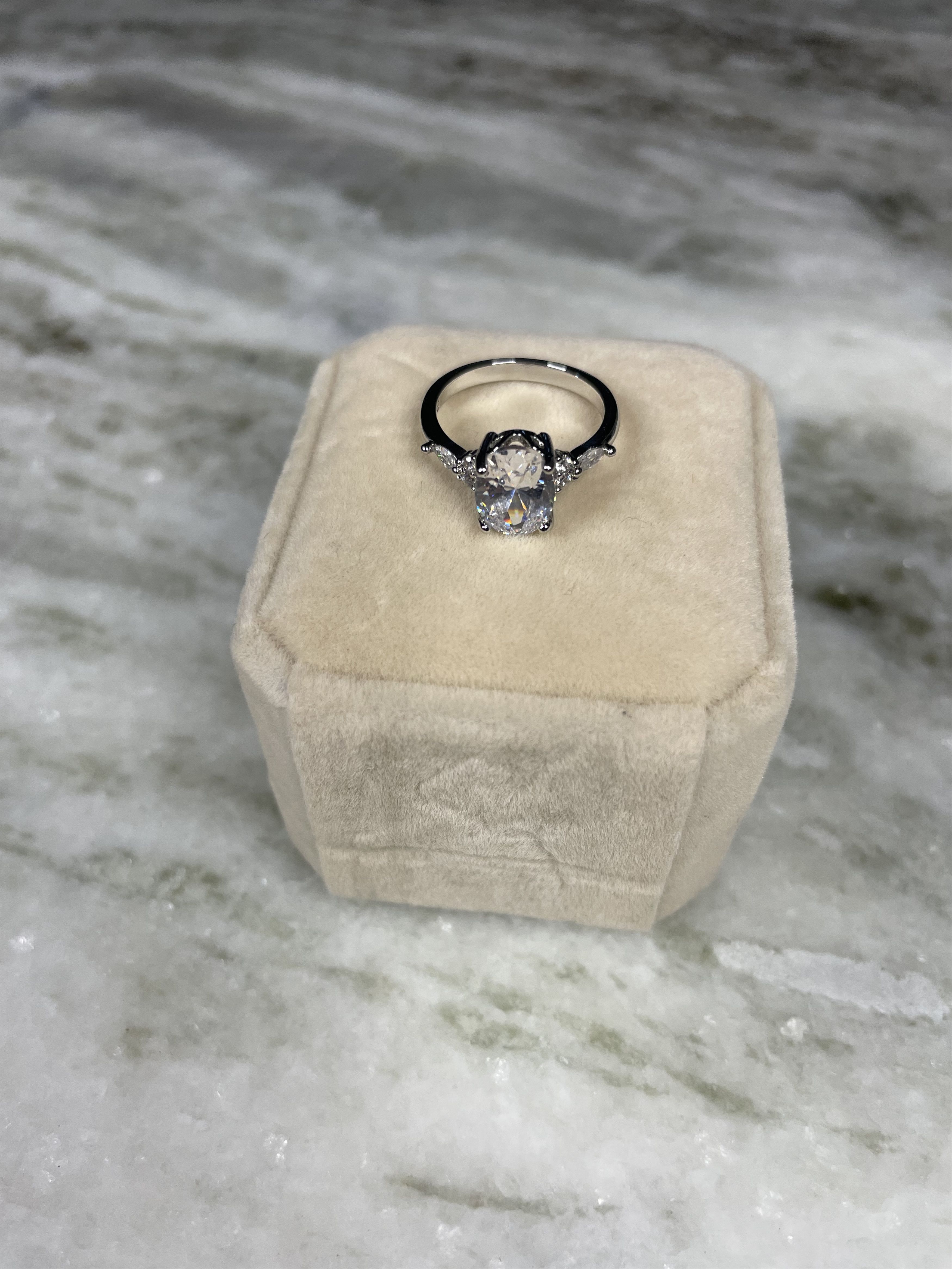 Other 1 Carat Moissanite Ring & Showcase Box + GRA Report Size ONE SIZE - 3 Thumbnail