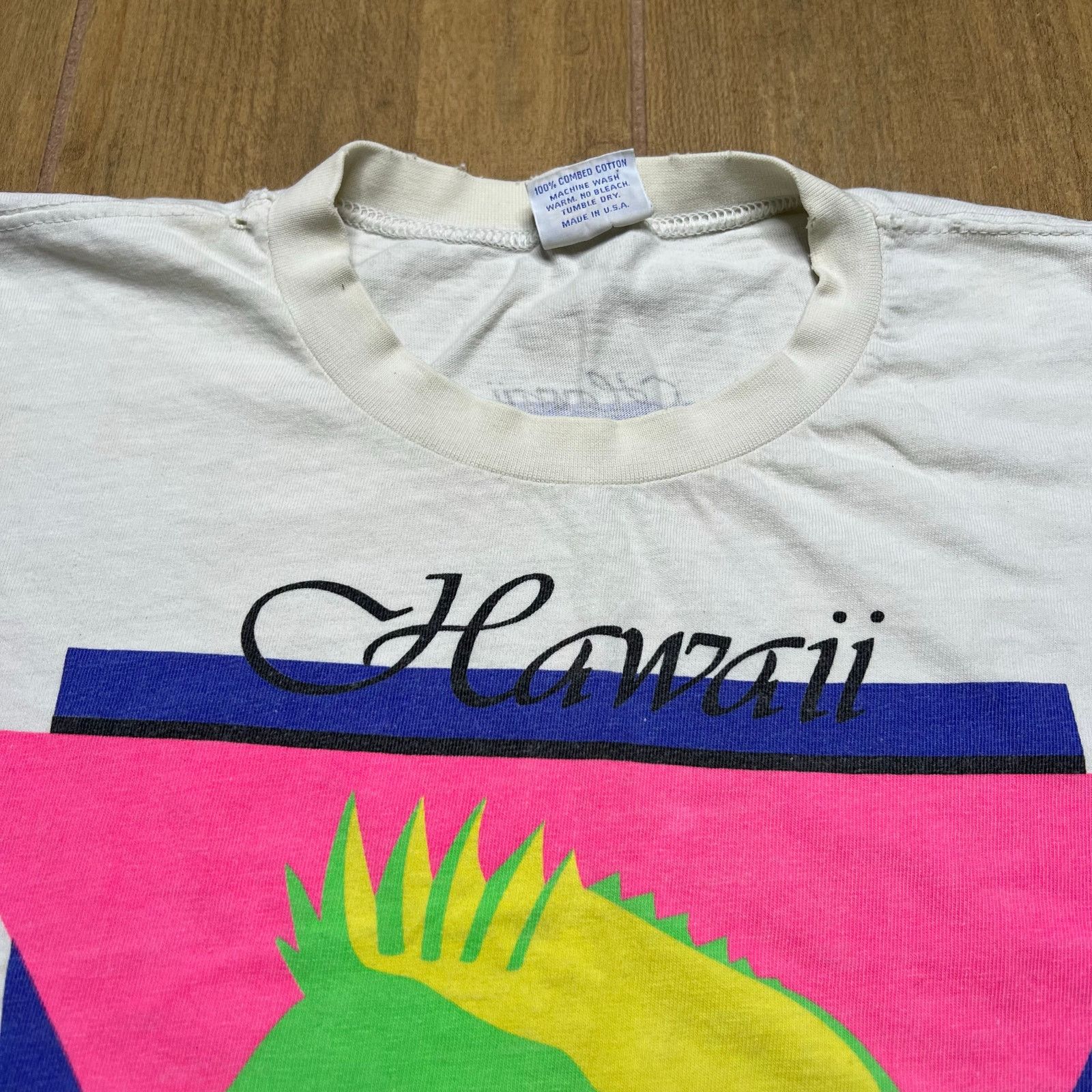 Vintage Vintage Crazy Shirts Hawaii T Shirt Neon Fish USA XL 80s Size US XL / EU 56 / 4 - 2 Thumbnail