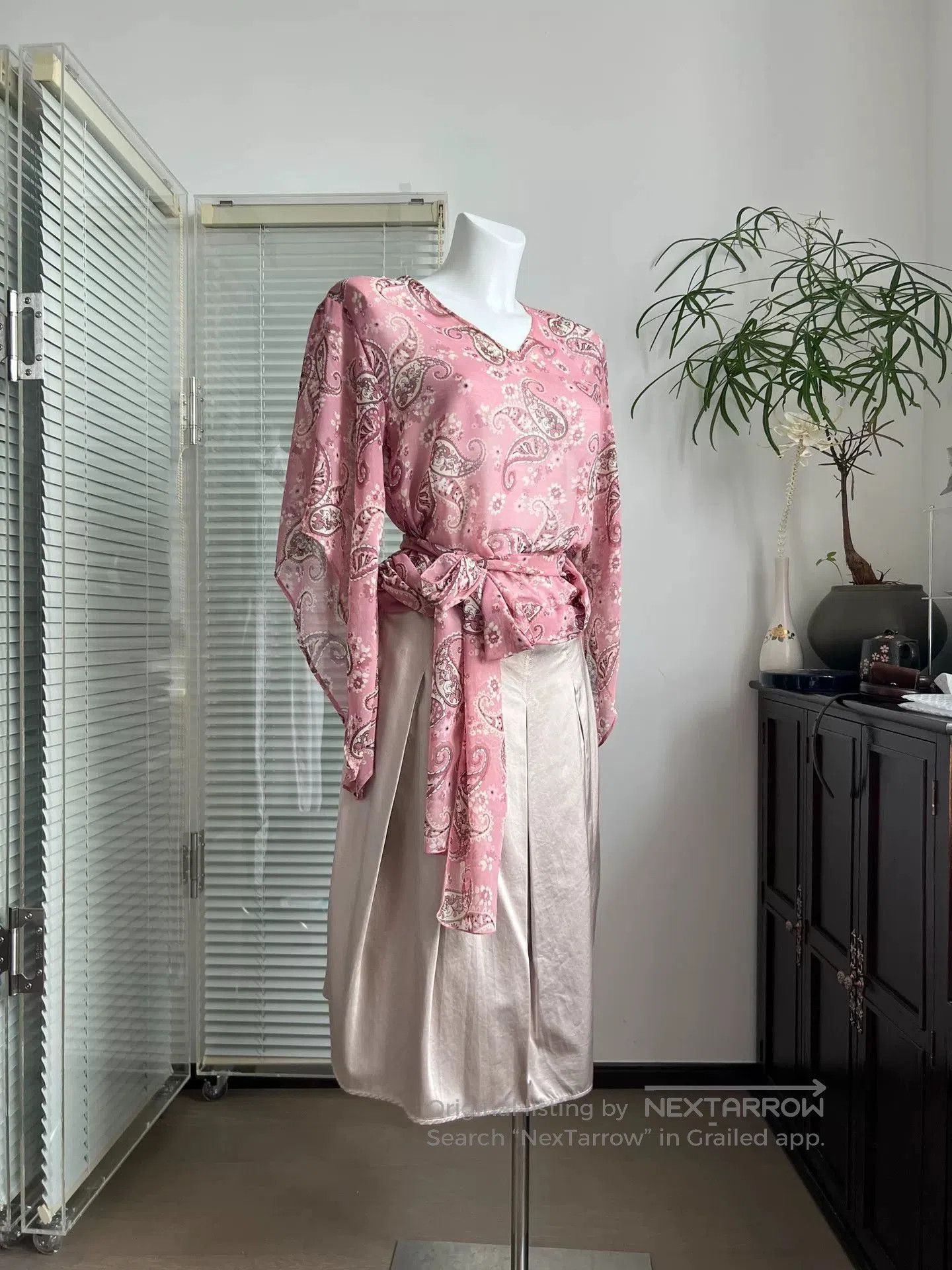 Other Vintage Pink Paisley Ruffled Sleeve Blouse. Size M / US 6-8 / IT 42-44 - 2 Thumbnail