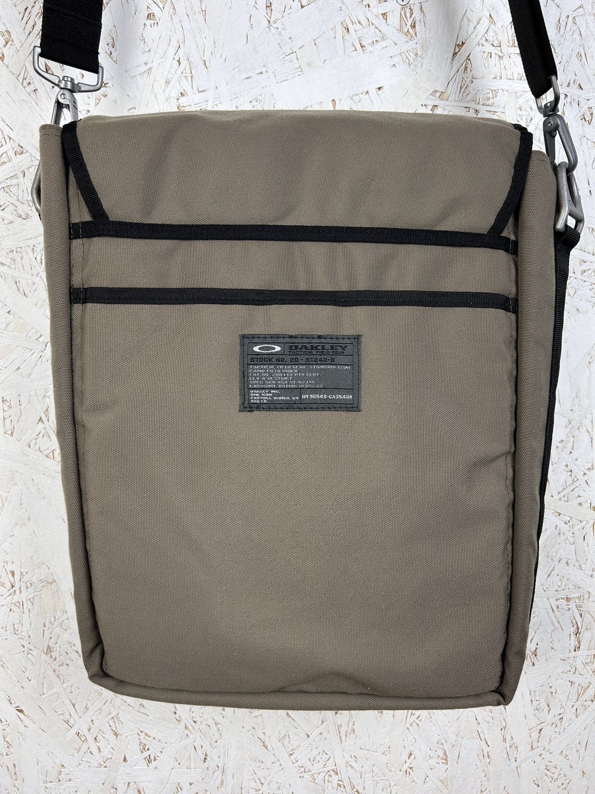 Oakley Vintage Oakley Messenger Laptop Software Crossbody Messenger Size ONE SIZE - 7 Thumbnail