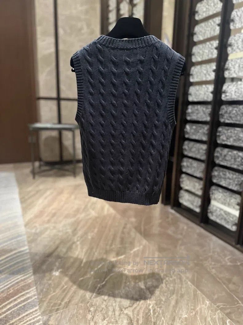 Brunello Cucinelli Brunello Cucinelli Sequined vest top. Size L / US 10 / IT 46 - 2 Thumbnail
