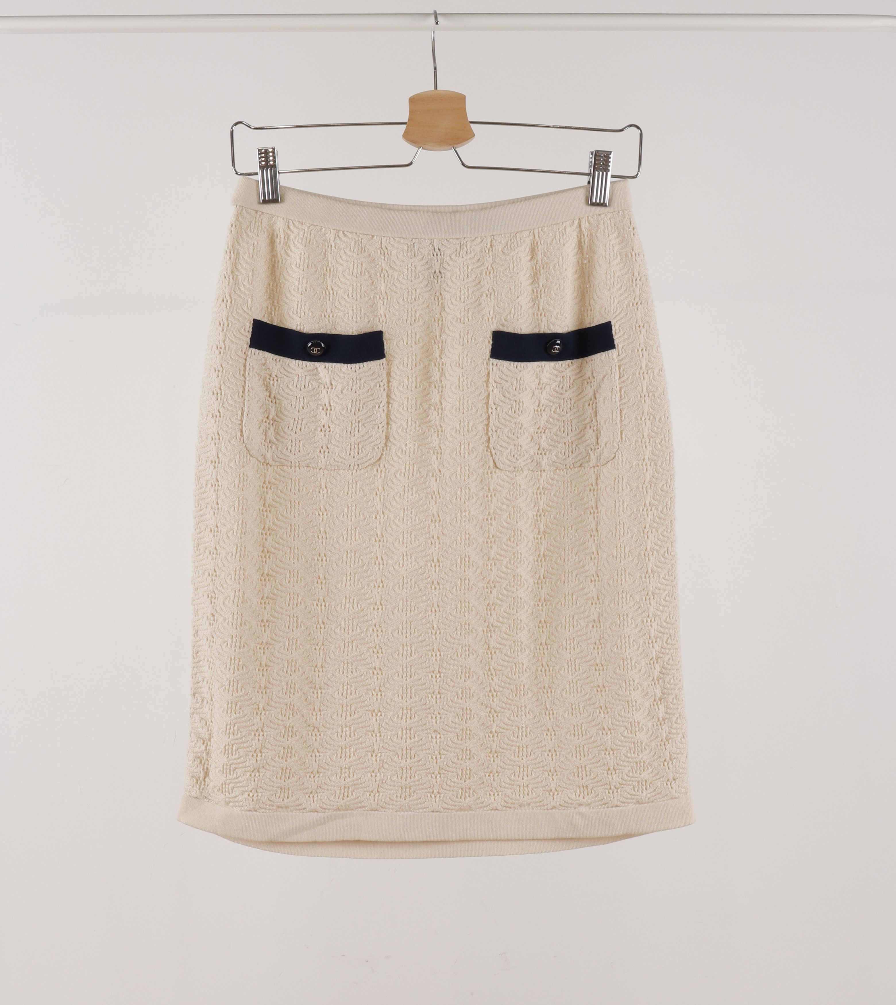 Chanel Chanel Cream Knitted Midi Skirt with Navy Pocket Size 38 Size 26" / US 2 / IT 38 - 1 Thumbnail