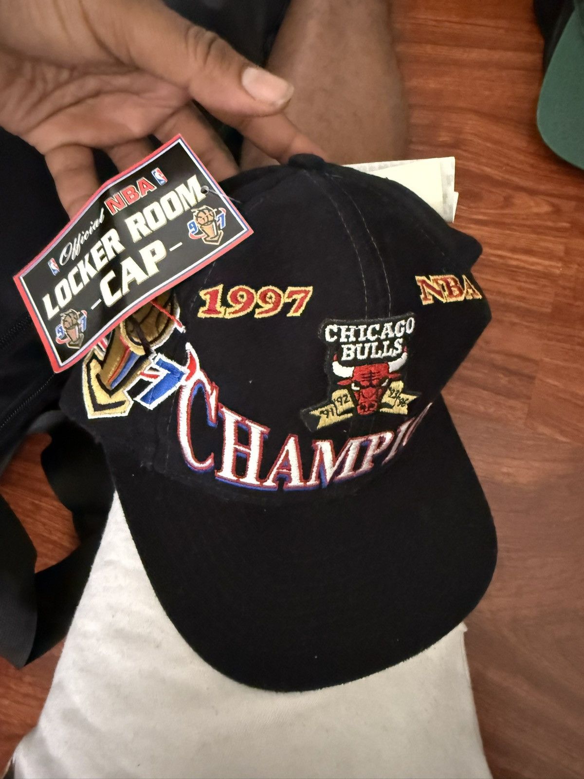 Logo Athletic Vintage 1997 bulls championship locker room hat Size ONE SIZE - 1 Thumbnail