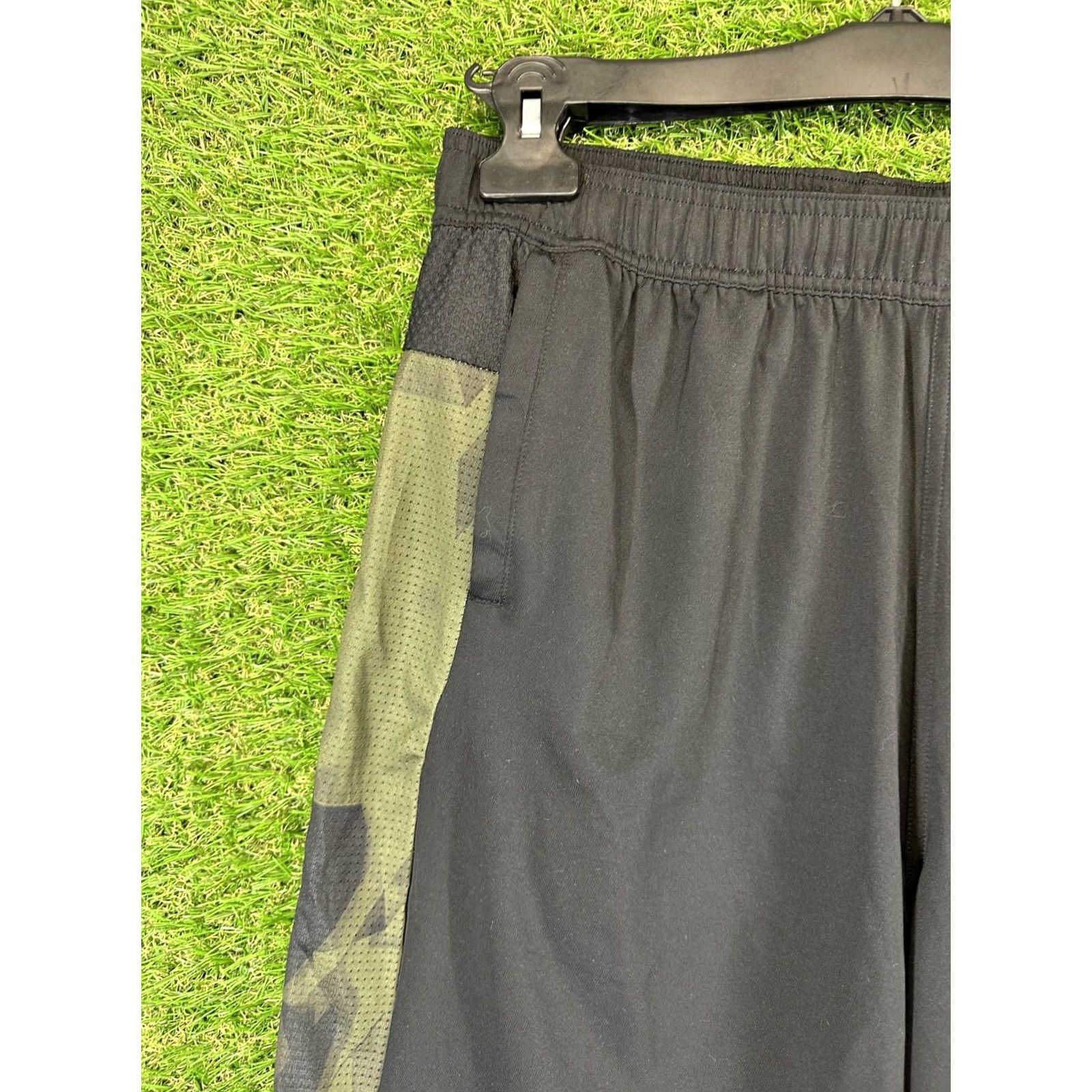 Adidas ADIDAS MEN SPORT TRAINING SHORTS M MEDIUM BLACK S18215 Size US 31 - 4 Thumbnail