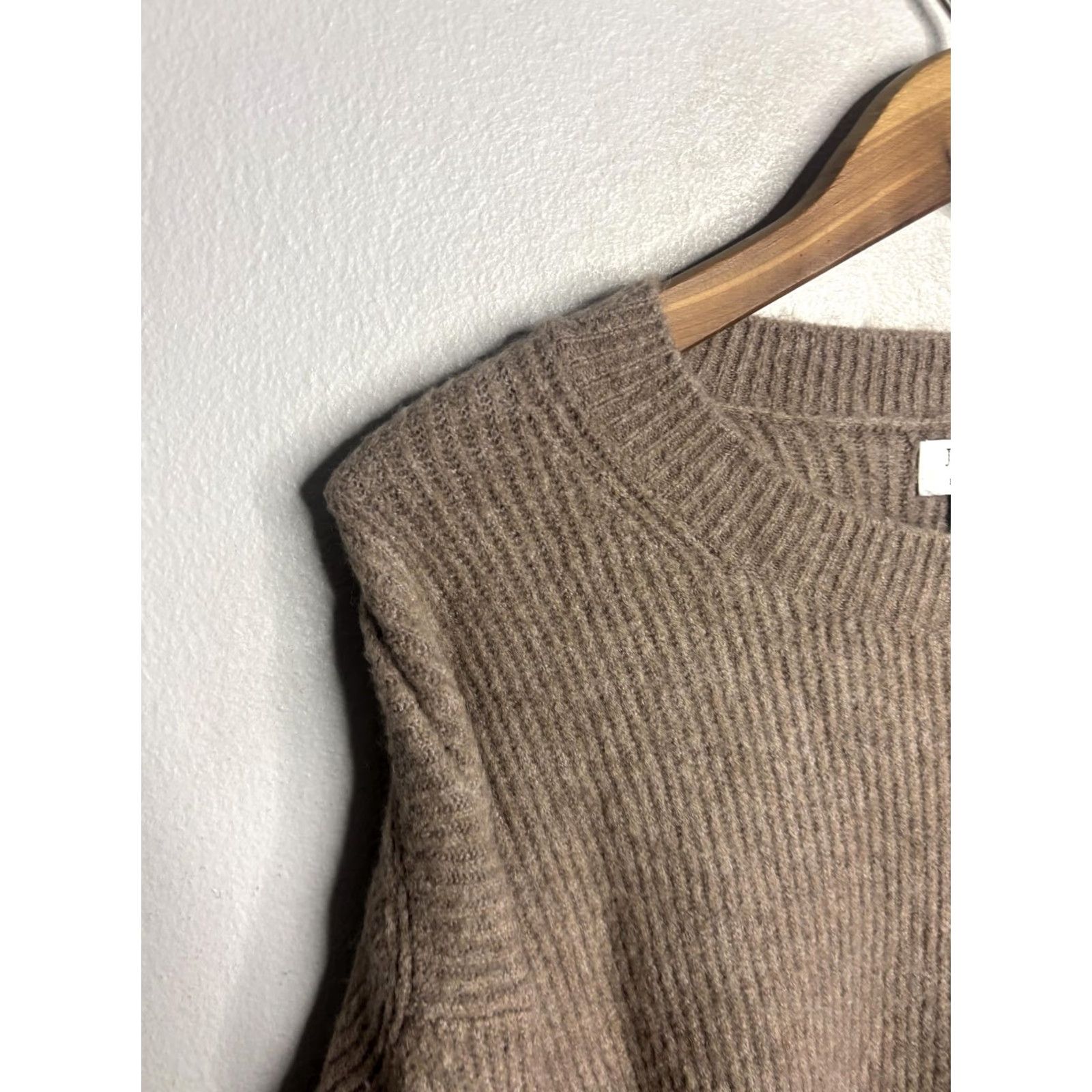 J.Crew VINTAGE J.Crew Sweater Raglan Long Sleeve Crew Neck Womens Small Taupe Beige Extra-Soft Ribbed Pullover Size S / US 4 / IT 40 - 2 Thumbnail