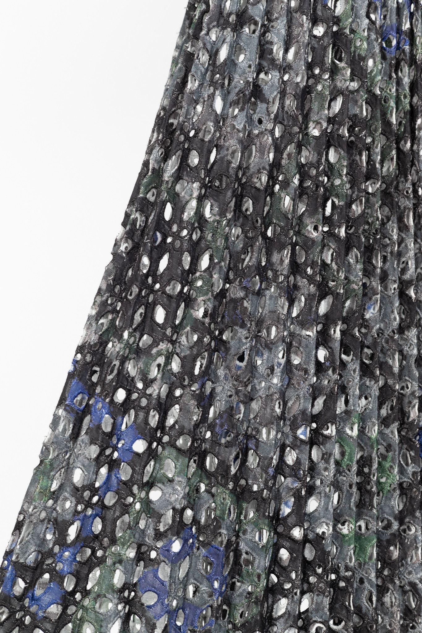 Sacai Sacai SS/17 Cotton Perforated Eyelet Pleated Wrap Skirt Size 32" / US 10 / IT 46 - 7 Thumbnail
