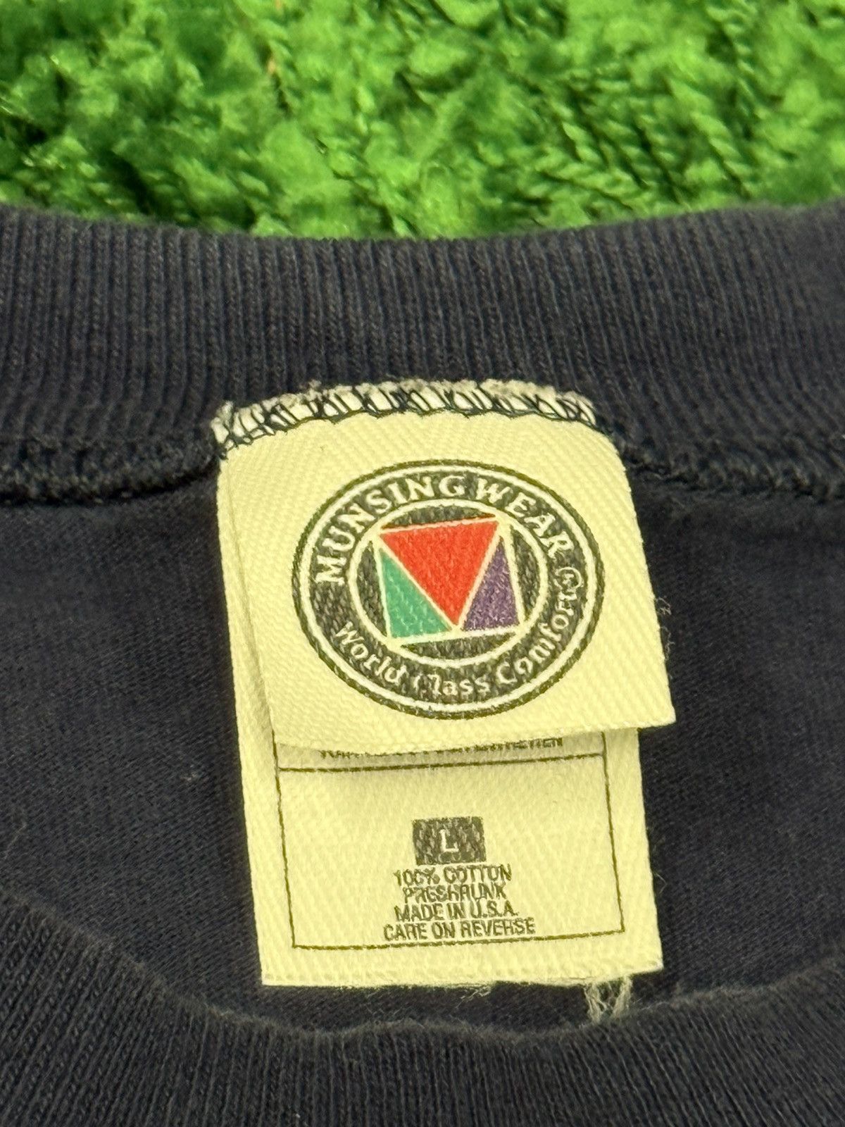Vintage Vintage Navy Munsingwear Crest Logo Tee Large Size US L / EU 52-54 / 3 - 4 Thumbnail