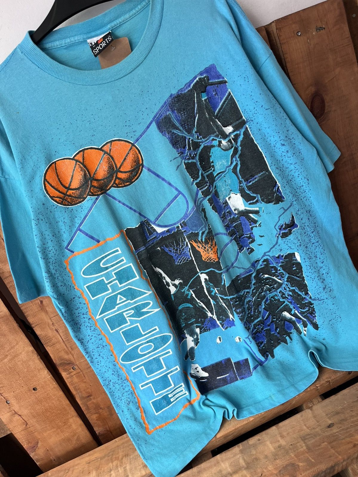 Signal Sport Vintage Charlotte aop basketball t shirt Size US XL / EU 56 / 4 - 3 Thumbnail